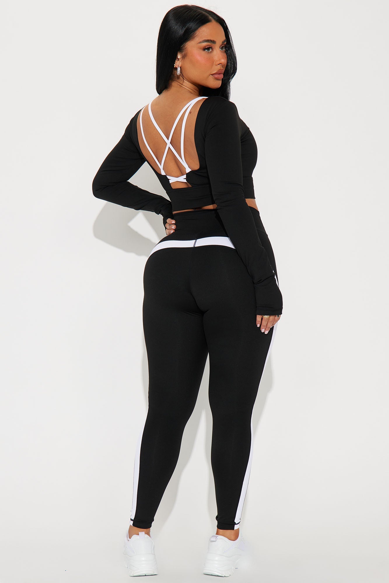 https://cdn.shopify.com/s/files/1/0293/9277/files/01-27-25_S4_36_GW24H5078AB_BlackWhite_ZSR_KP_JS_14-09-14_PLUS_63226_BH.jpg?v=1738028333