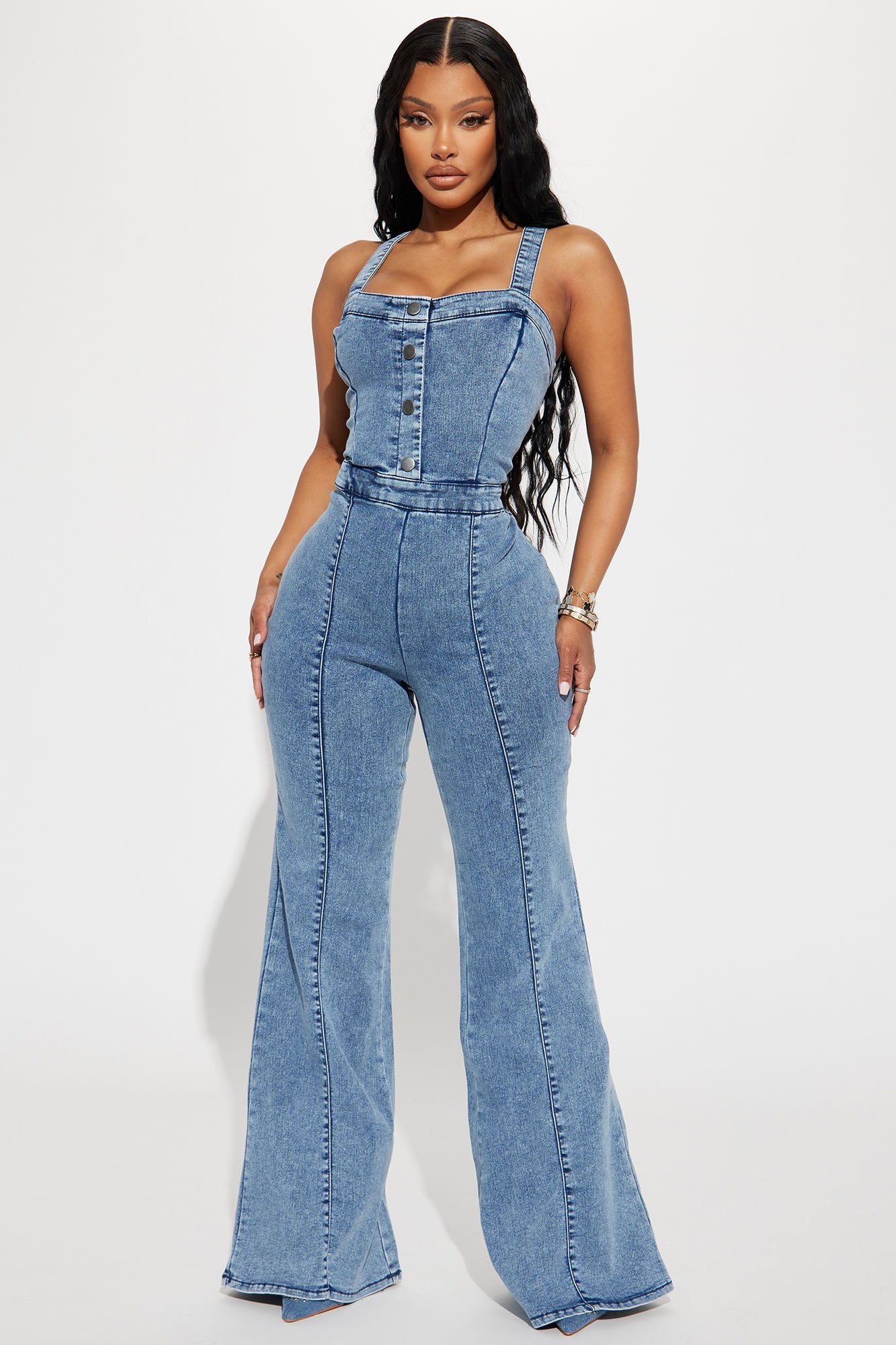 https://cdn.shopify.com/s/files/1/0293/9277/products/02-04-23Studio2_KJ_RL_11-35-16_23_20009_LightWash_P_0024_DG.jpg?v=1675905313