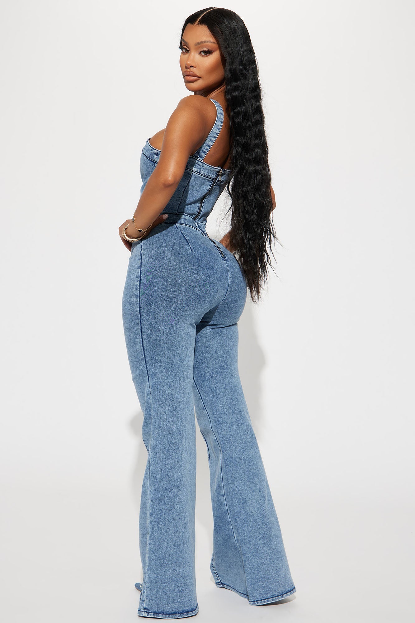 https://cdn.shopify.com/s/files/1/0293/9277/products/02-04-23Studio2_KJ_RL_11-36-00_23_20009_LightWash_P_0030_DG.jpg?v=1675905313
