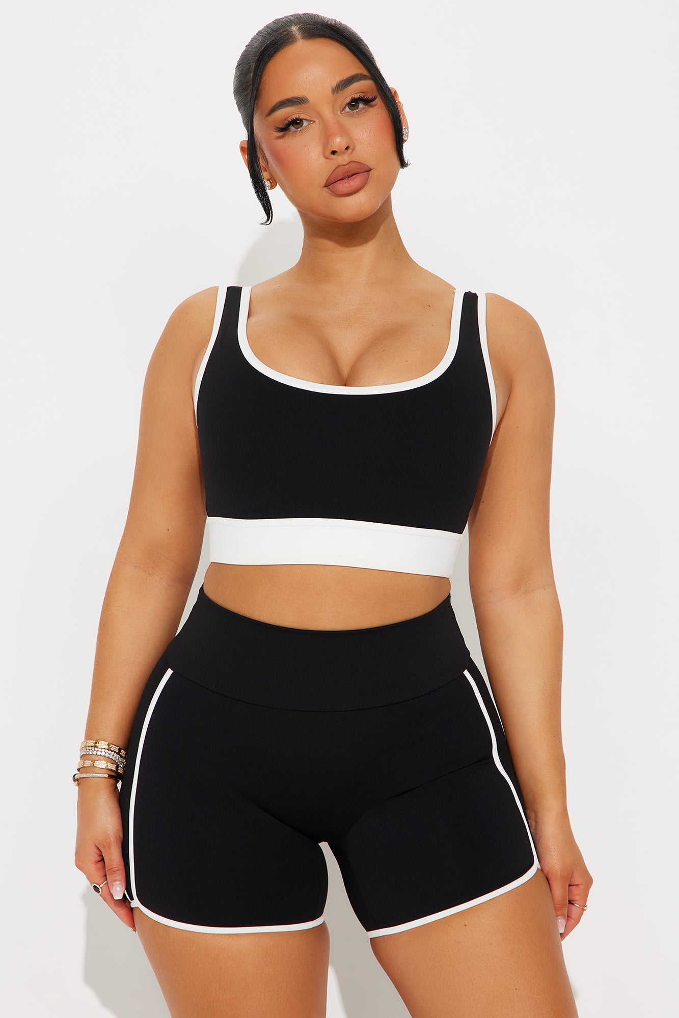 https://cdn.shopify.com/s/files/1/0293/9277/files/03-13-25_S4_42_TP80117_Black_KJ_SS_14-00-34_37434_PXF.jpg?v=1741995334