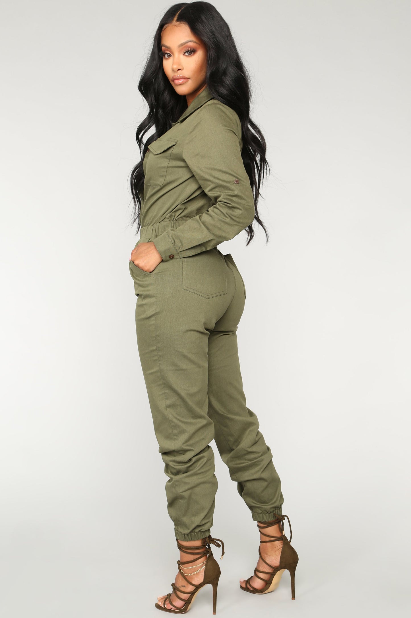 https://cdn.shopify.com/s/files/1/0293/9277/products/06-12-18_Studio1_1160_Olive_1543_JK.jpg?v=1625160172