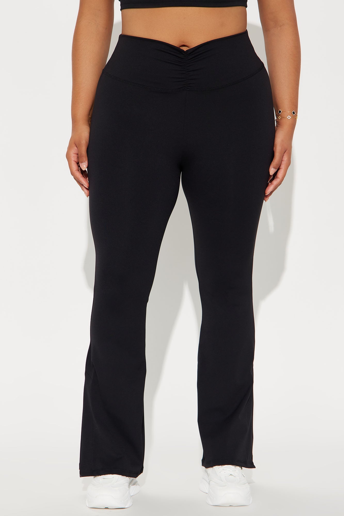 https://cdn.shopify.com/s/files/1/0293/9277/files/08-28-24_S4_24_YPS7603_Black_ZSR_AZ_PC_11-28-47_PLUS_51084_TT.jpg?v=1724950656