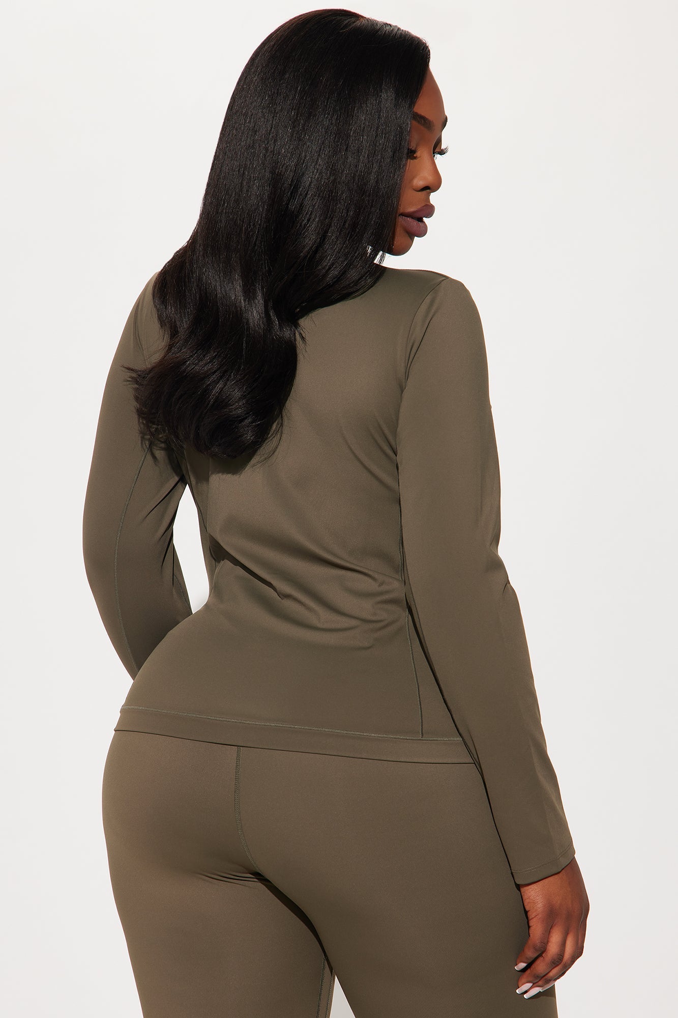 https://cdn.shopify.com/s/files/1/0293/9277/files/11-19-24_S4_56_TP7205_Olive_CXB_IM_15-14-16_PLUS_97573_PXF.jpg?v=1740158216
