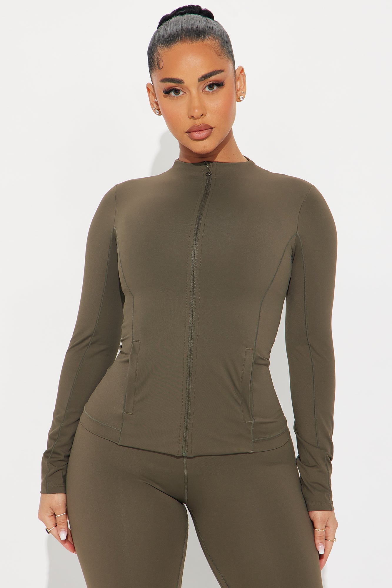 https://cdn.shopify.com/s/files/1/0293/9277/files/11-22-24_S1_34_TP7205_Olive_CXB_DO_13-25-36_172780_PXF.jpg?v=1732645380