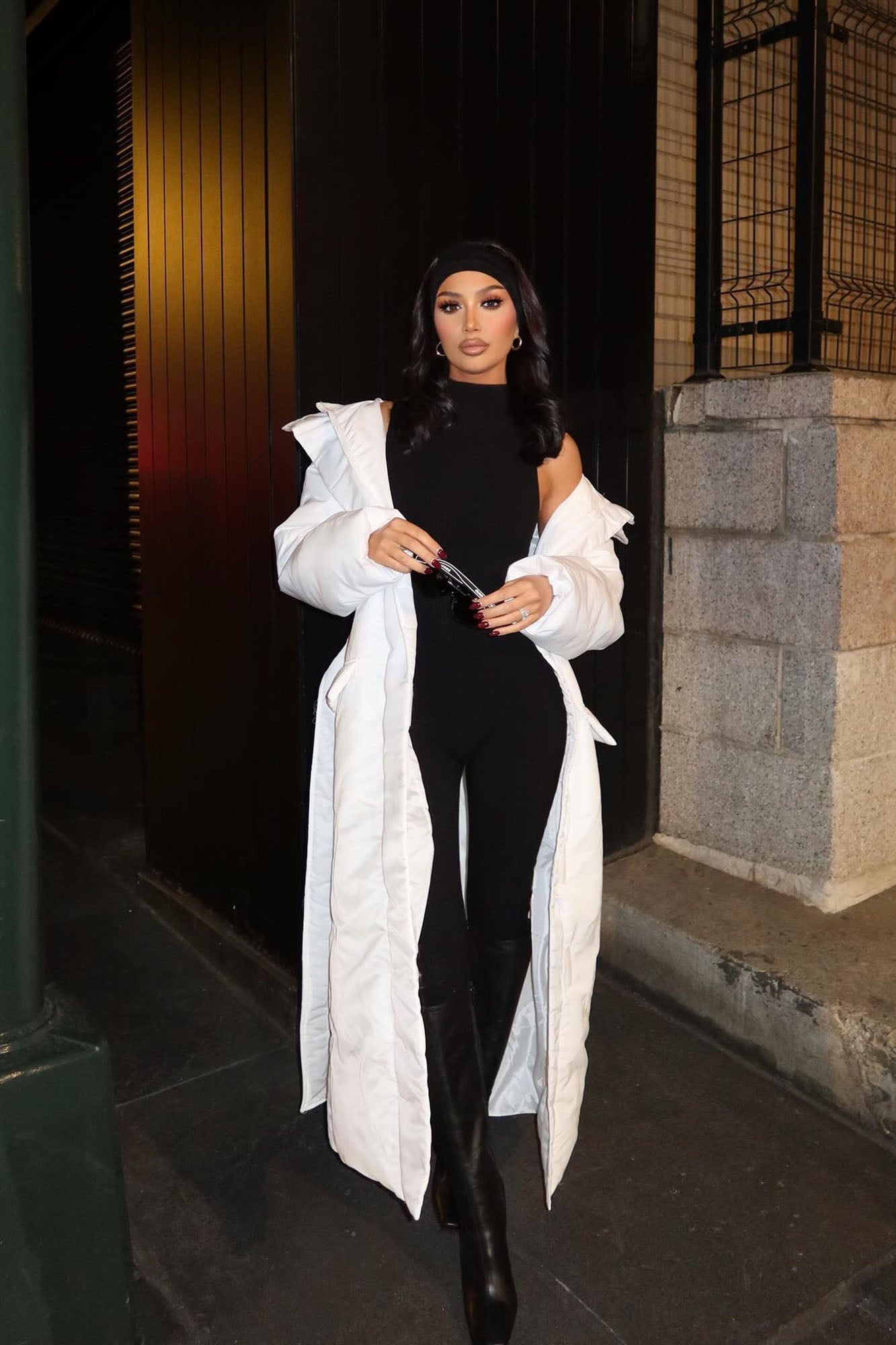 https://cdn.shopify.com/s/files/1/0293/9277/files/11-25-2024__321_Amber_Snatched_Jumpsuit_Black_LA.jpg?v=1734995709
