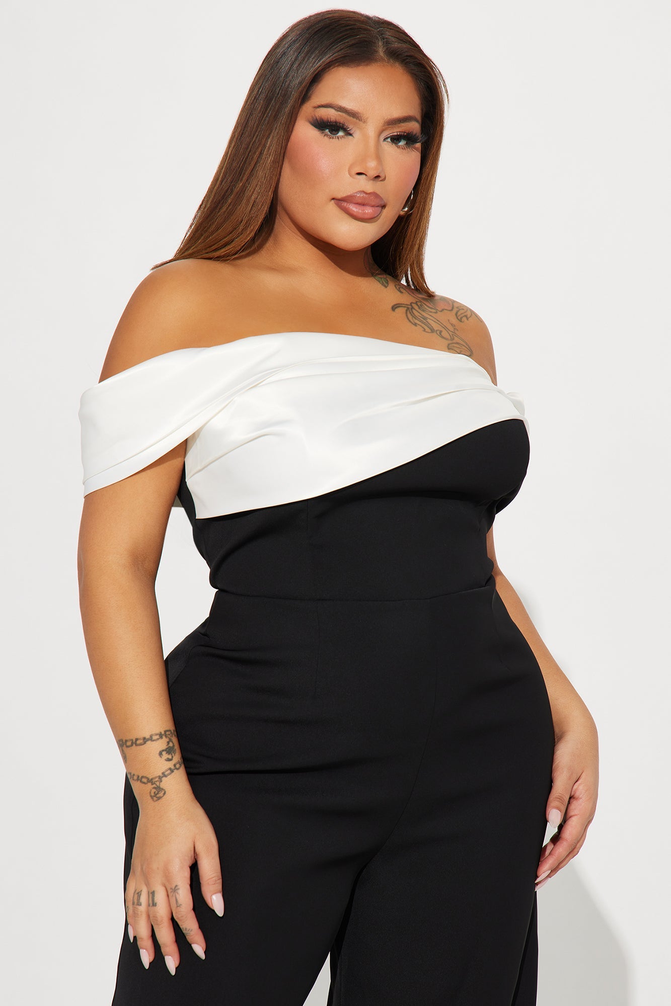 https://cdn.shopify.com/s/files/1/0293/9277/files/12-13-23_S4_54_R1273_BlackWhite_TK_PC_15-07-10_PLUS_14365_PXF.jpg?v=1706128147