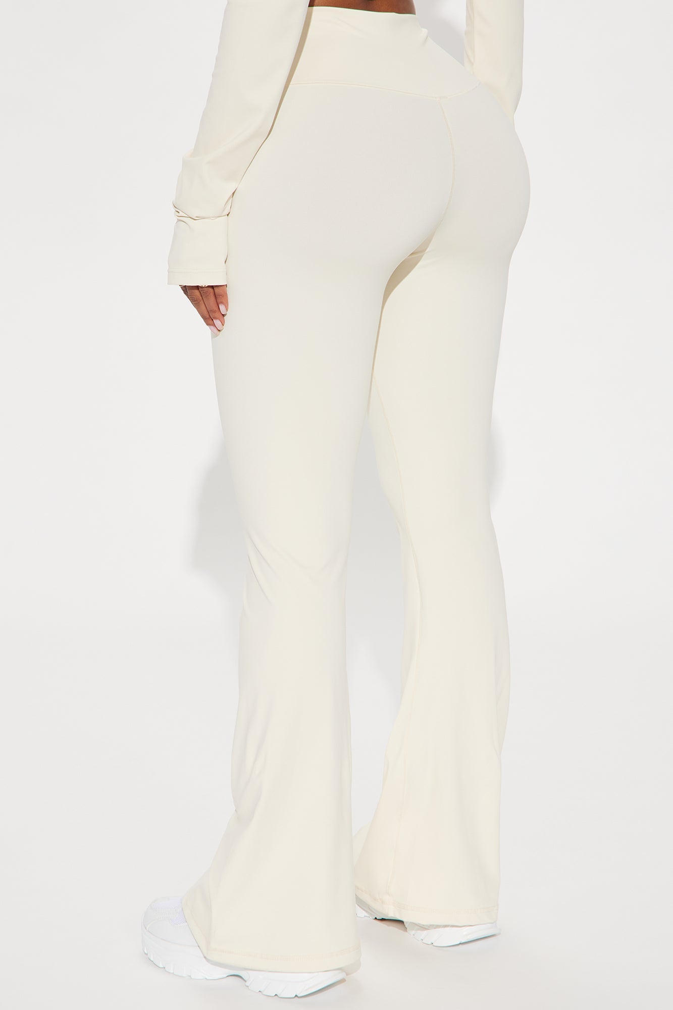 https://cdn.shopify.com/s/files/1/0293/9277/files/12-30-24_S2_27_TP80065_Cream_CXB_RL_14-25-08_45209_PXF_721115c2-43ff-4d66-b3db-d22719f02f7d.jpg?v=1736479531