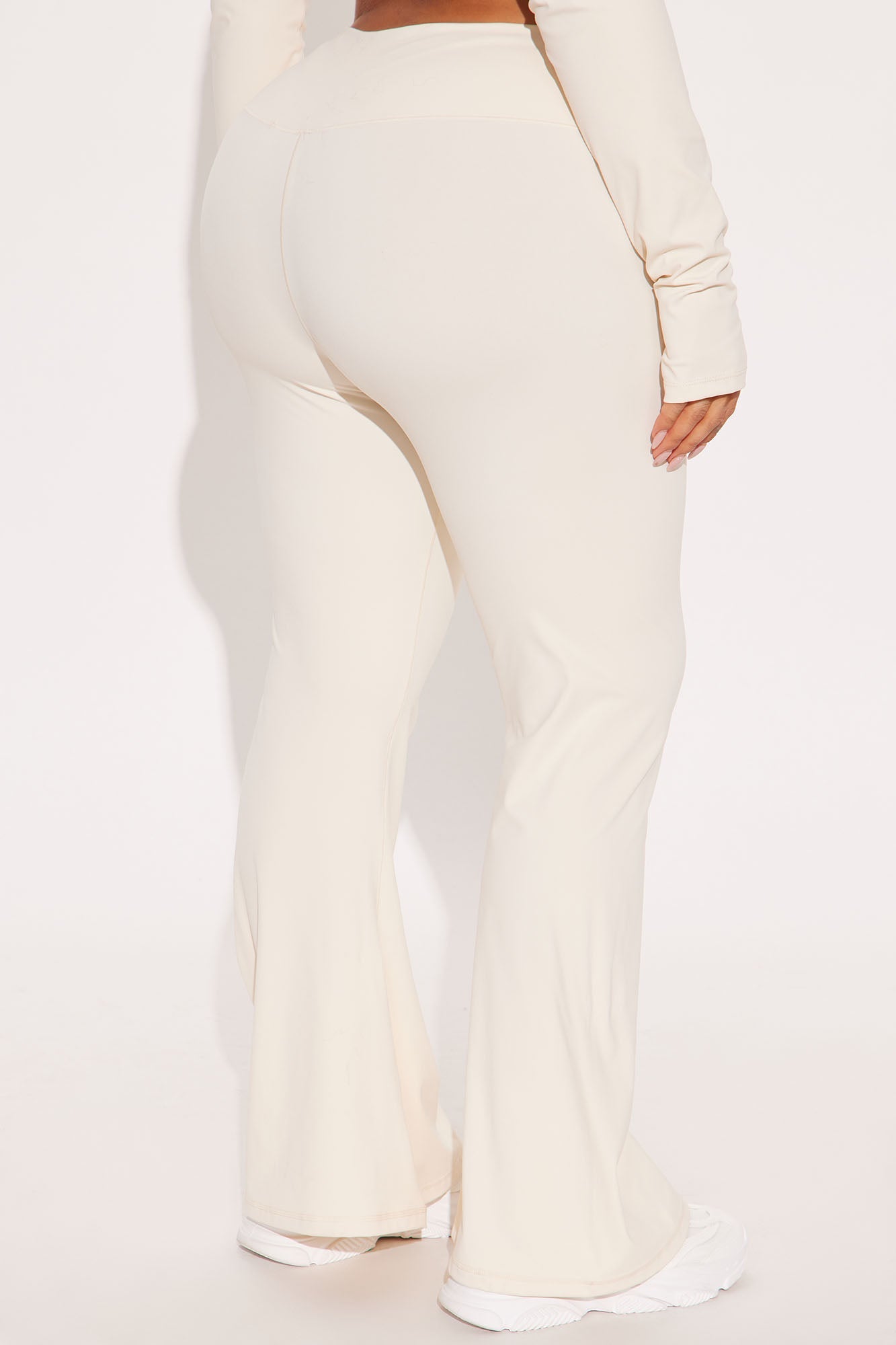 https://cdn.shopify.com/s/files/1/0293/9277/files/12-31-24_S4_44_YP7220_Cream_AE_DO_12-00-52_PLUS_59844_SG.jpg?v=1736973704