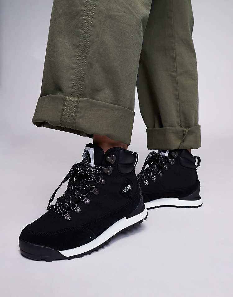 https://images.asos-media.com/products/the-north-face-back-to-berkeley-iv-waterbestendige-wandelschoenen-in-zwart-en-wit/205212209-1-tnfblacktnfwhite?$n_750w$&wid=750&fit=constrain