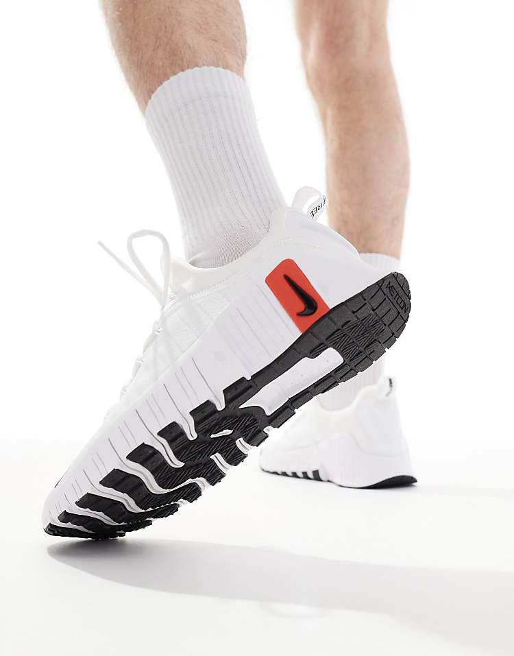 https://images.asos-media.com/products/nike-training-free-metcon-6-sneakers-in-wit/206091026-3?$n_750w$&wid=750&fit=constrain