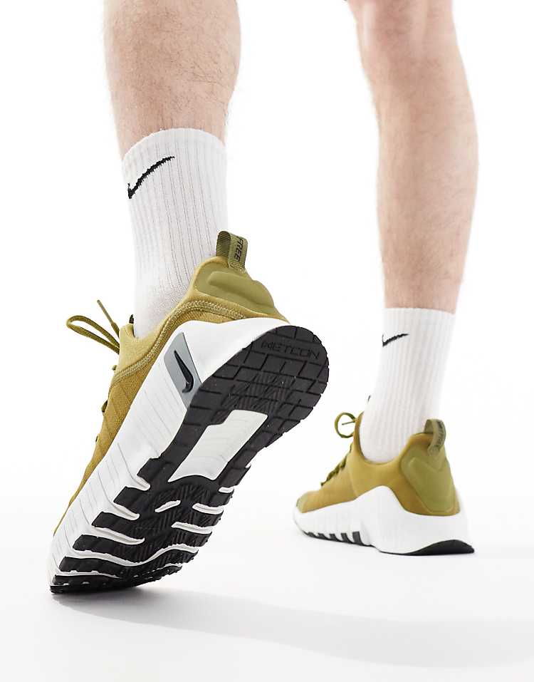 https://images.asos-media.com/products/nike-training-free-metcon-6-sneakers-in-kaki/206091287-3?$n_750w$&wid=750&fit=constrain
