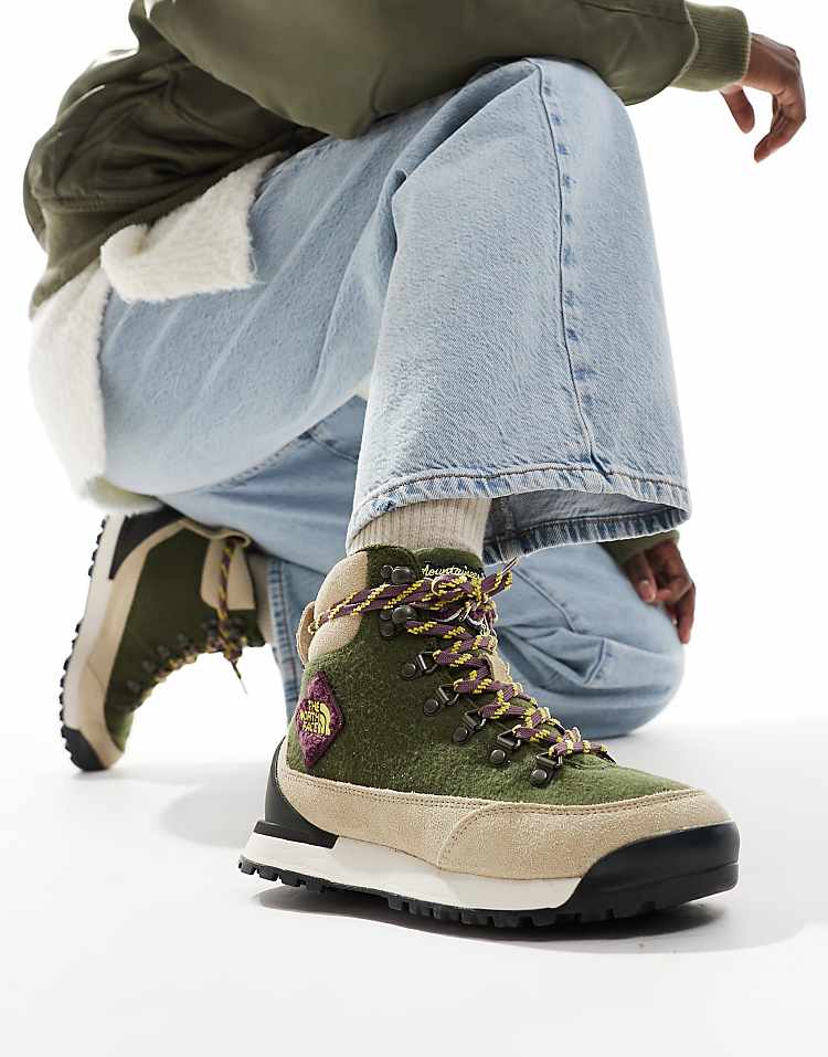 https://images.asos-media.com/products/the-north-face-back-to-berkeley-iv-waterbestendige-wandelschoenen-in-olijfgroen/206422336-1-blackandwhite?$n_750w$&wid=750&fit=constrain