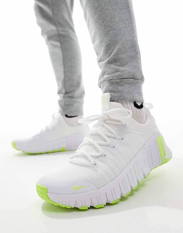 https://images.asos-media.com/products/nike-training-free-metcon-6-sneakers-in-wit-en-groen/206621890-1-white?$n_750w$&wid=750&fit=constrain