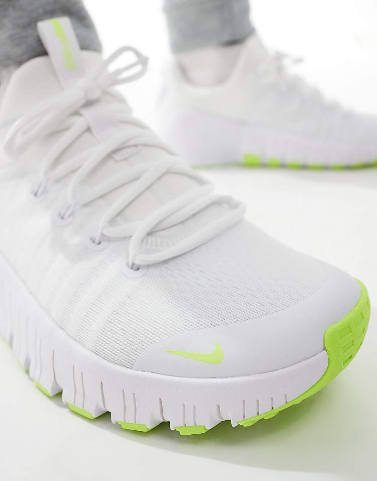 https://images.asos-media.com/products/nike-training-free-metcon-6-sneakers-in-wit-en-groen/206621890-3?$n_750w$&wid=750&fit=constrain