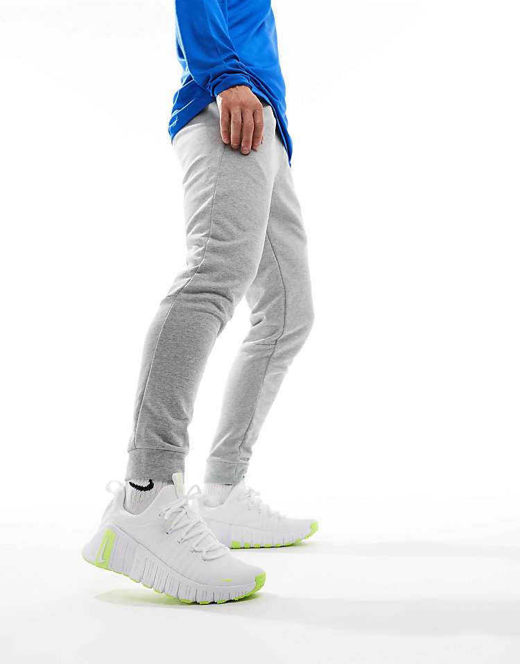https://images.asos-media.com/products/nike-training-free-metcon-6-sneakers-in-wit-en-groen/206621890-5?$n_750w$&wid=750&fit=constrain