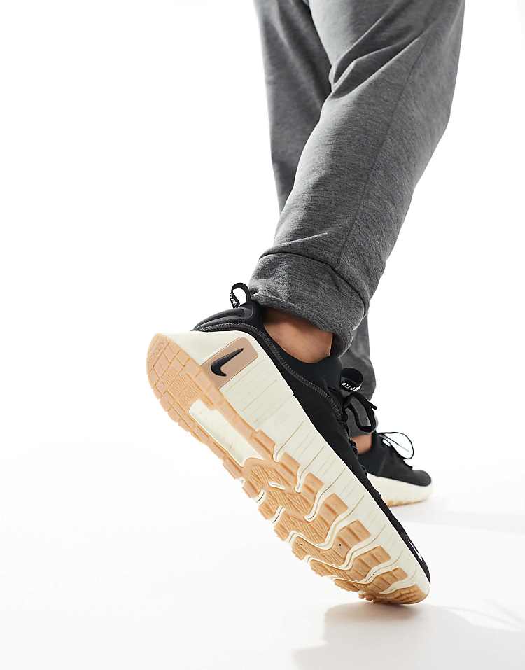 https://images.asos-media.com/products/nike-training-free-metcon-6-sneakers-in-zwart-en-beige/206622142-5?$n_750w$&wid=750&fit=constrain