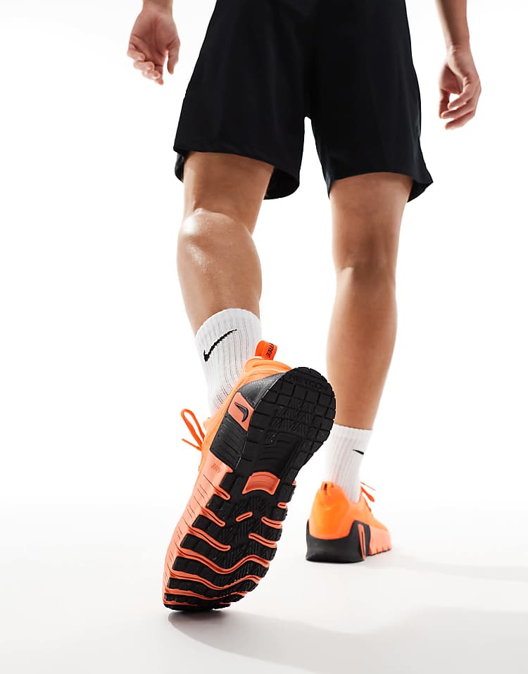https://images.asos-media.com/products/nike-training-free-metcon-6-sneakers-in-oranje/207051442-3?$n_750w$&wid=750&fit=constrain