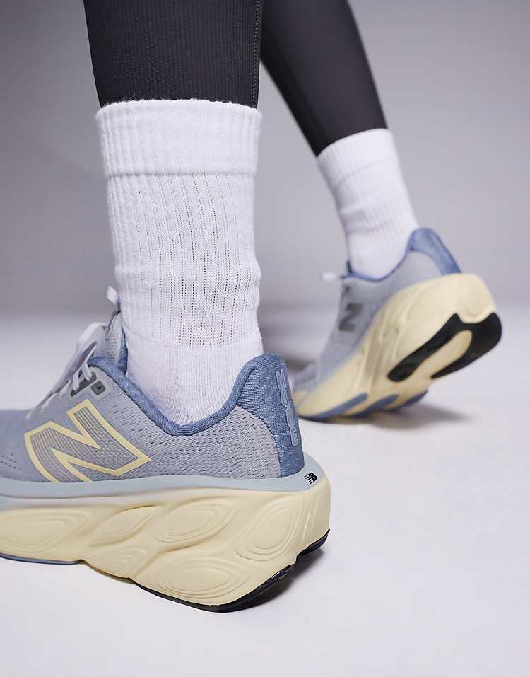 https://images.asos-media.com/products/new-balance-more-hardloopschoenen-in-lichtblauw-en-wit/207097544-4?$n_750w$&wid=750&fit=constrain