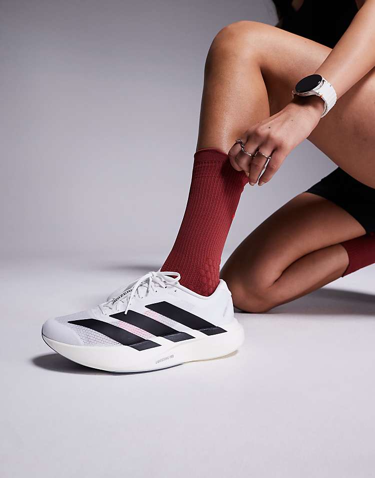https://images.asos-media.com/products/adidas-hardlopen-adizero-evo-sl-sneakers-in-wit-en-zwart/207516555-1-white?$n_750w$&wid=750&fit=constrain