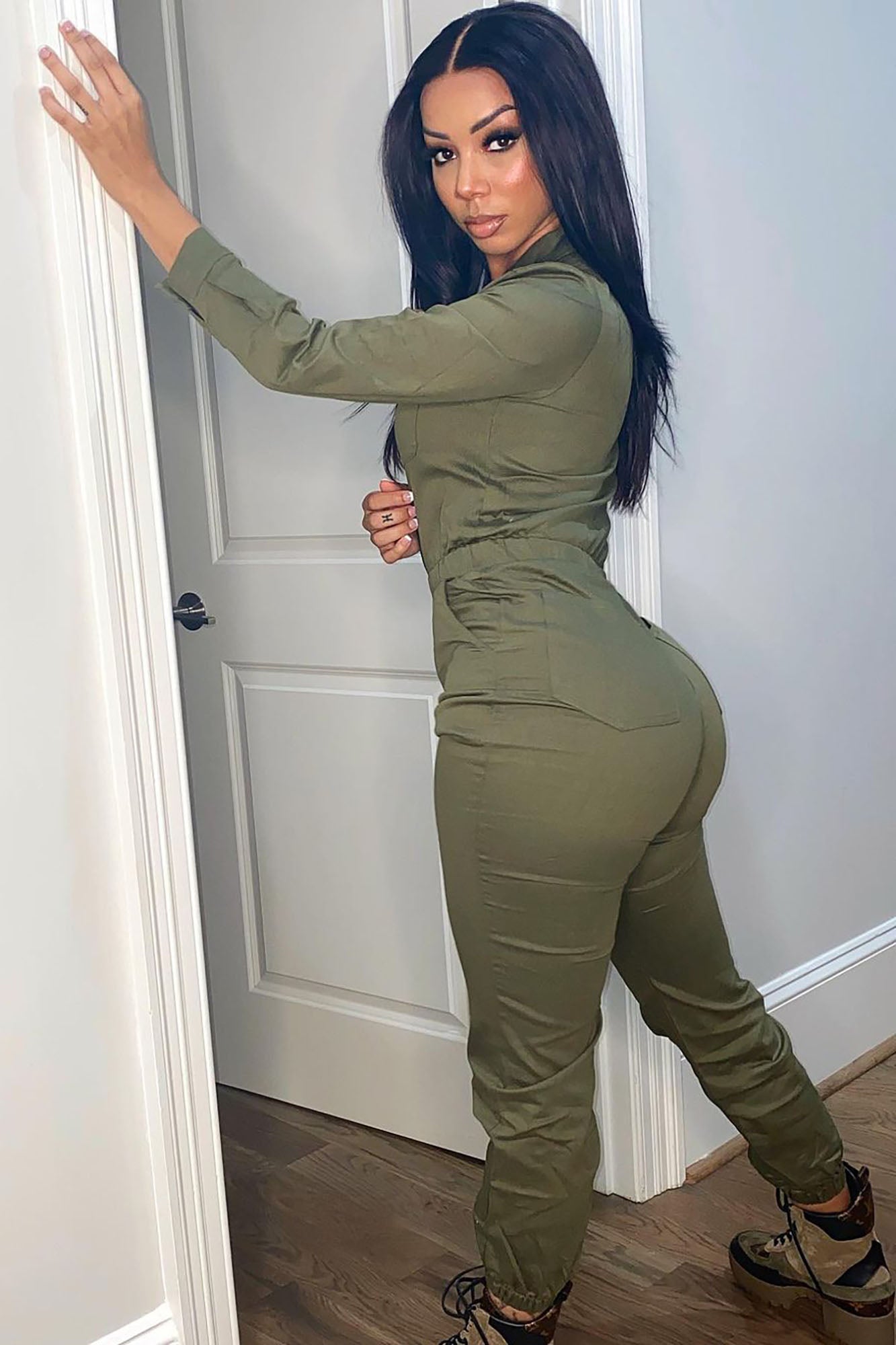 https://cdn.shopify.com/s/files/1/0293/9277/products/AviatorBabeJumpsuit-Olive_MER.jpg?v=1625160172