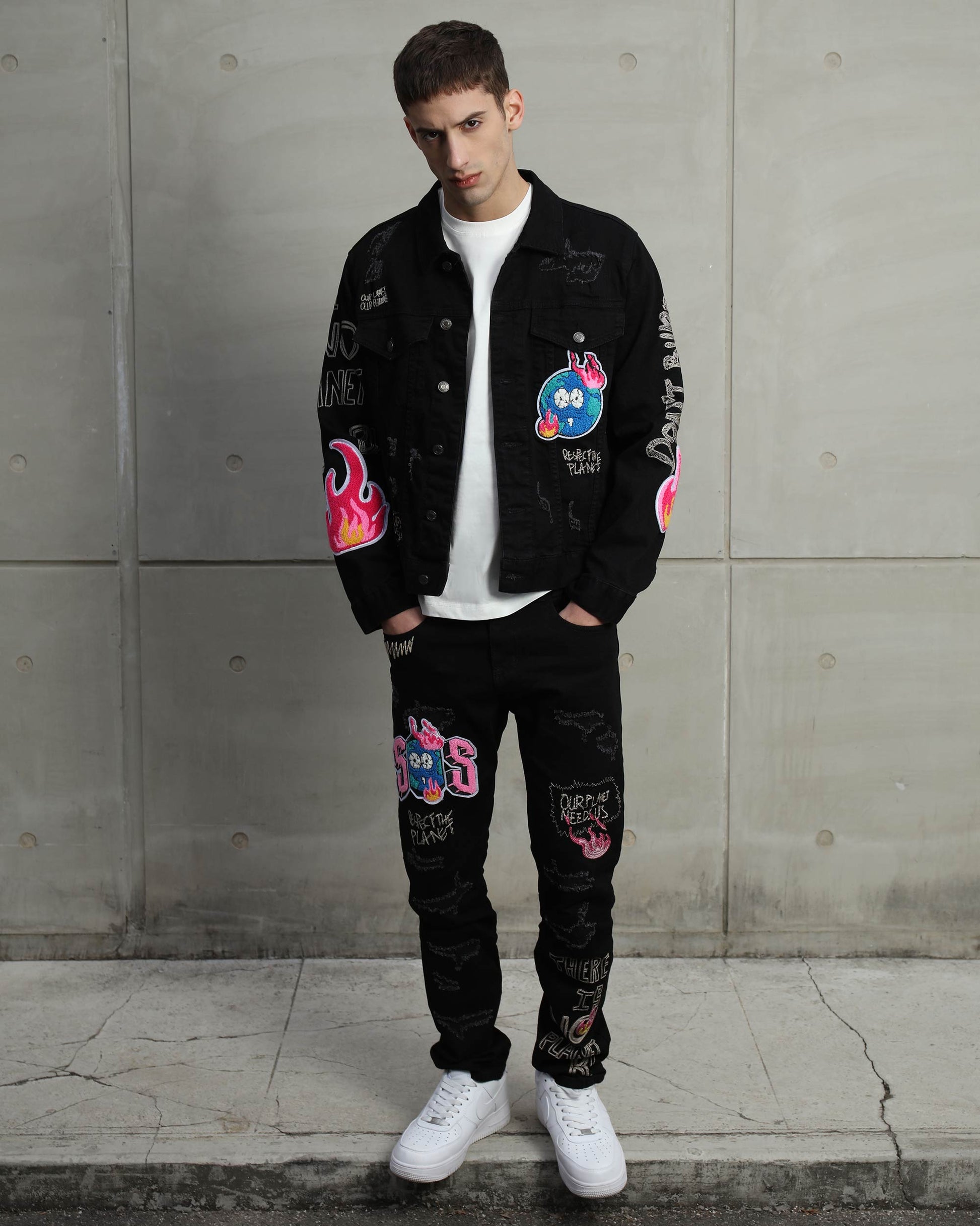 Logeqi black streetwear patchwork jeans featuring colorful graffiti designs for a trendy look