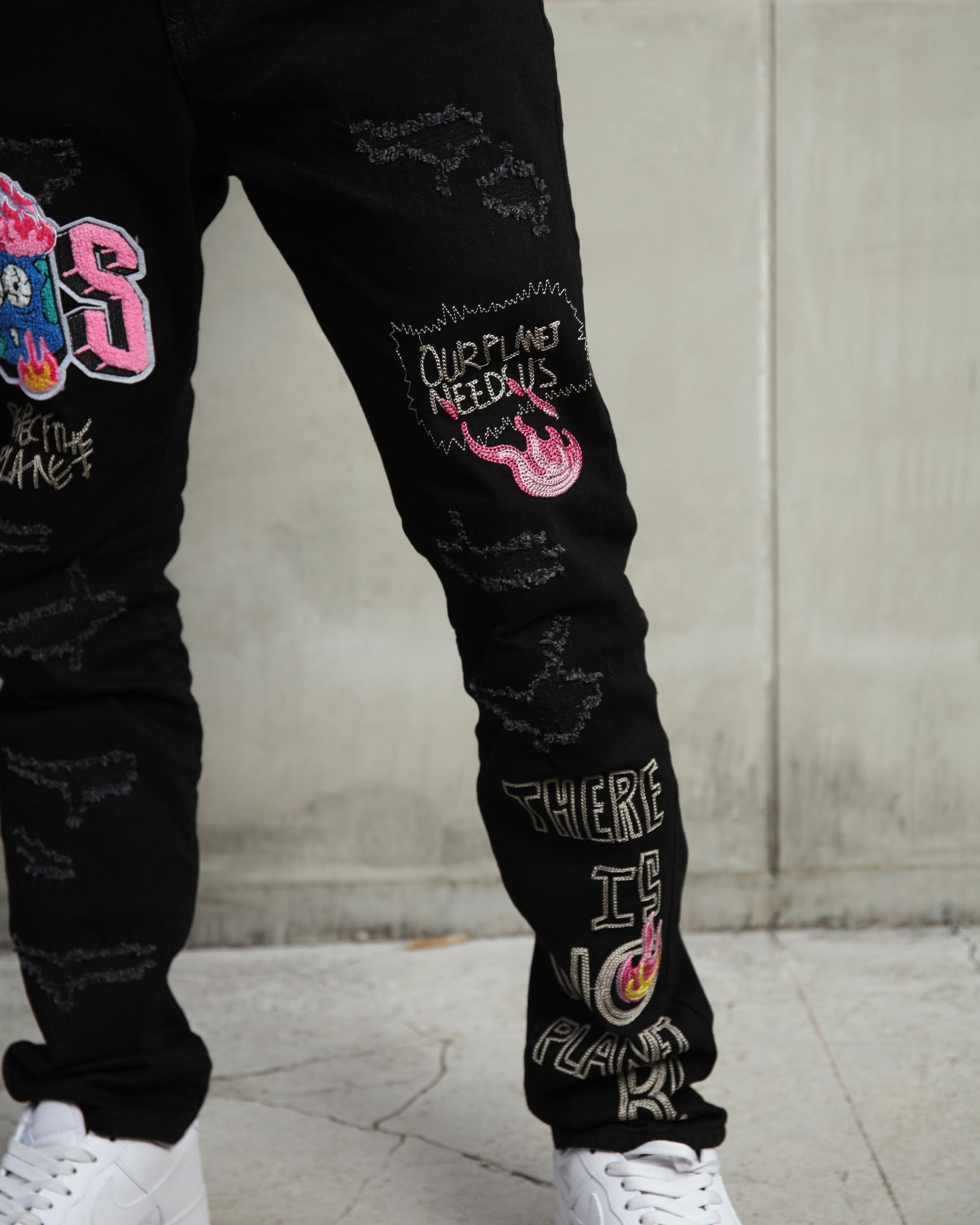 Logeqi black streetwear patchwork jeans featuring unique graphic designs and artistic embroidery
