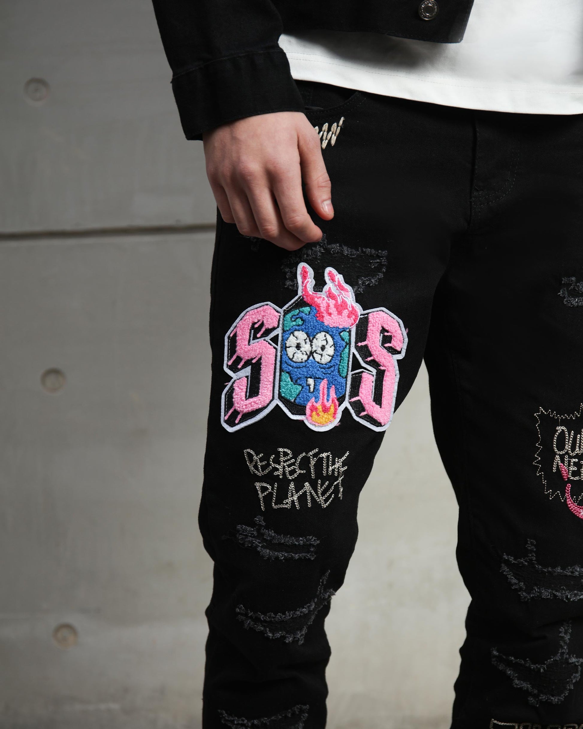 Logeqi black streetwear patchwork jeans featuring colorful embroidered designs and unique artwork