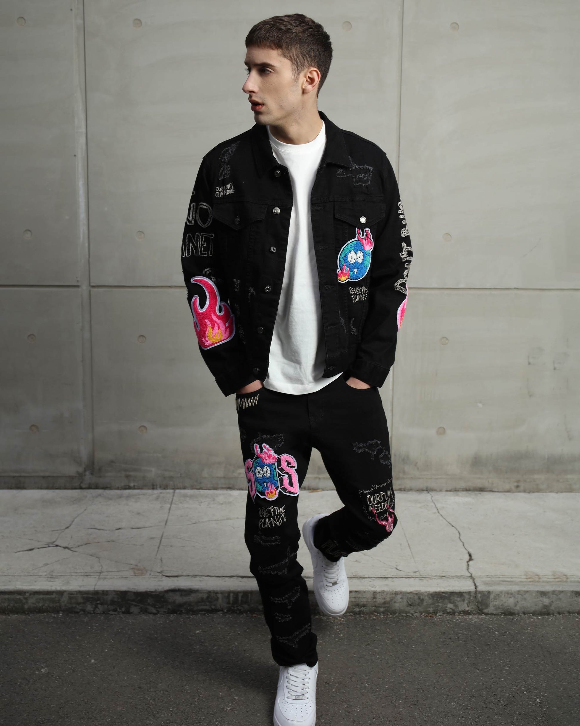 Logeqi black streetwear patchwork jeans featuring vibrant graphics and a trendy design for stylish urban outfits