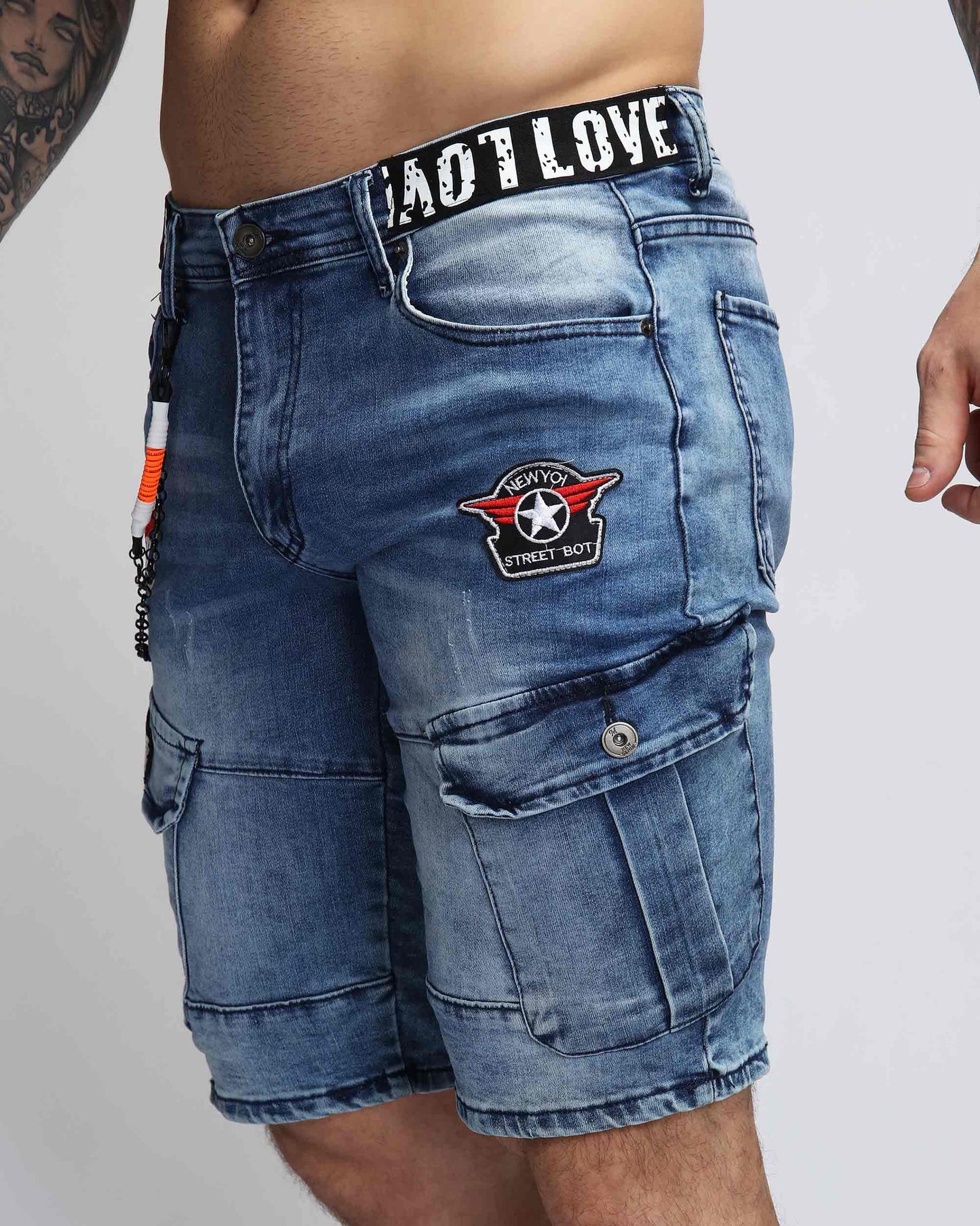 Logeqi blue cargo denim shorts featuring a stylish patch and multiple pockets for functionality