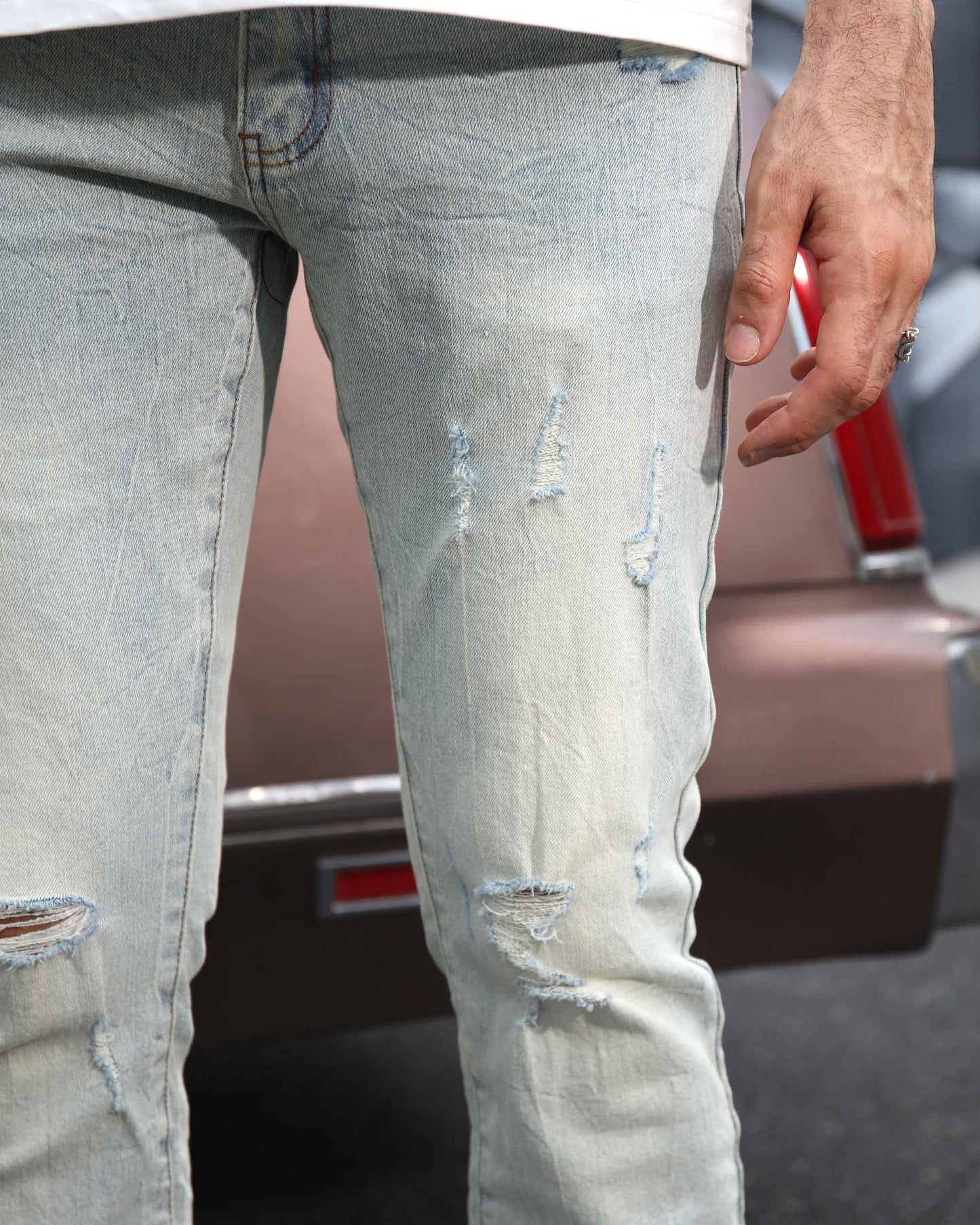 Logeqi straight fit ripped jeans in light wash with stylish distressed details