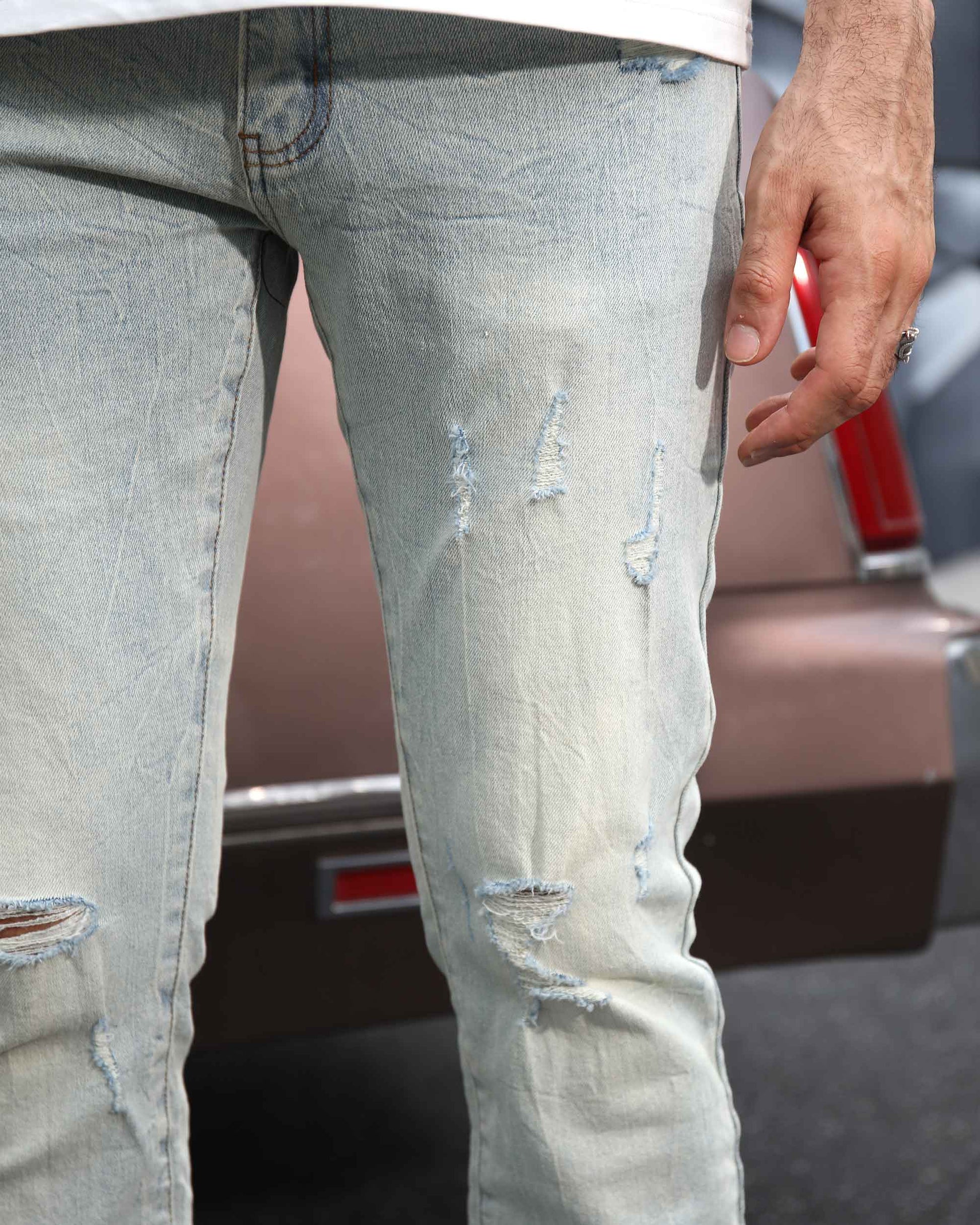 Logeqi straight fit ripped jeans in light wash with stylish distressed details