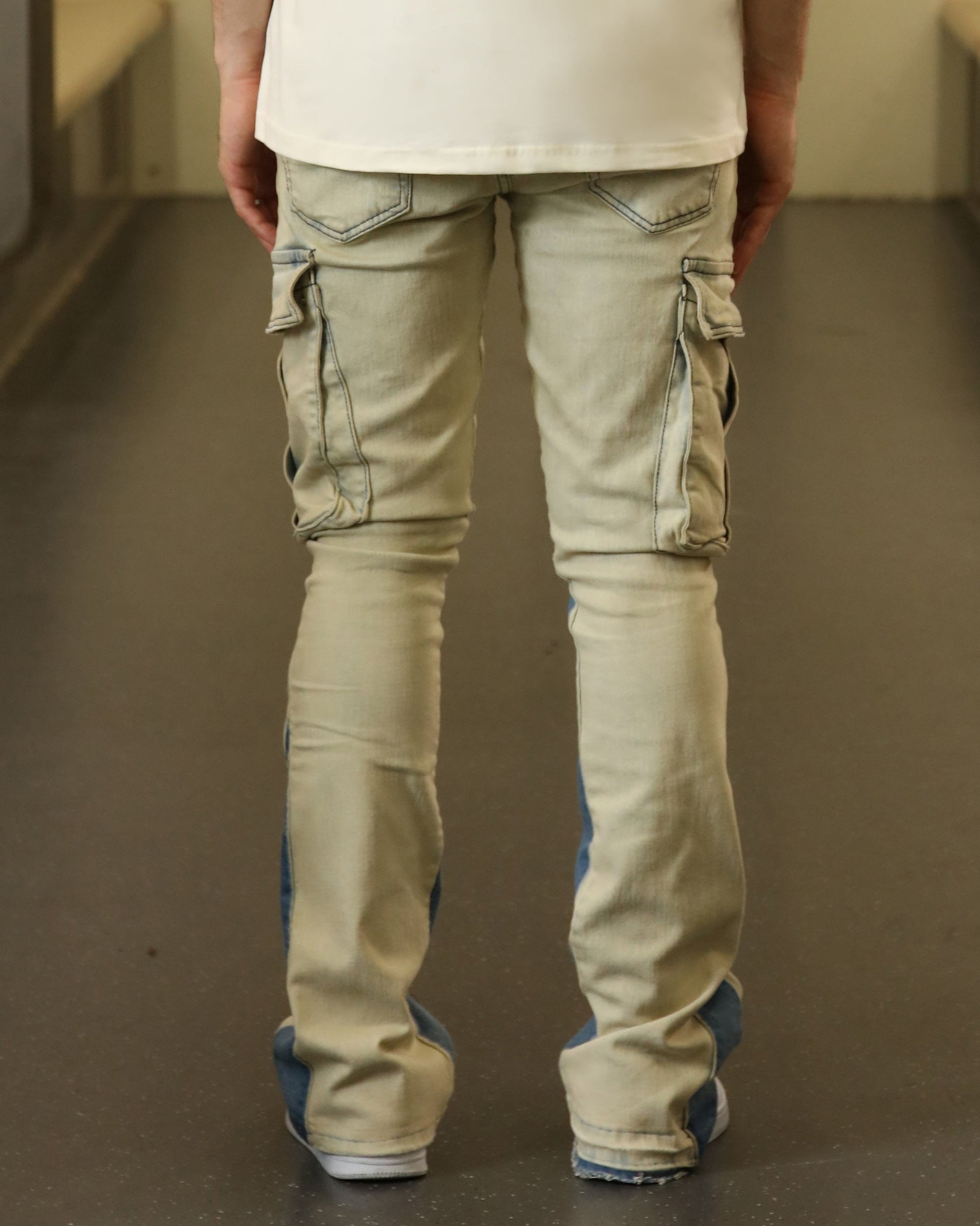 Logeqi industrial style cargo jeans with multiple pockets and a slim fit for a trendy look