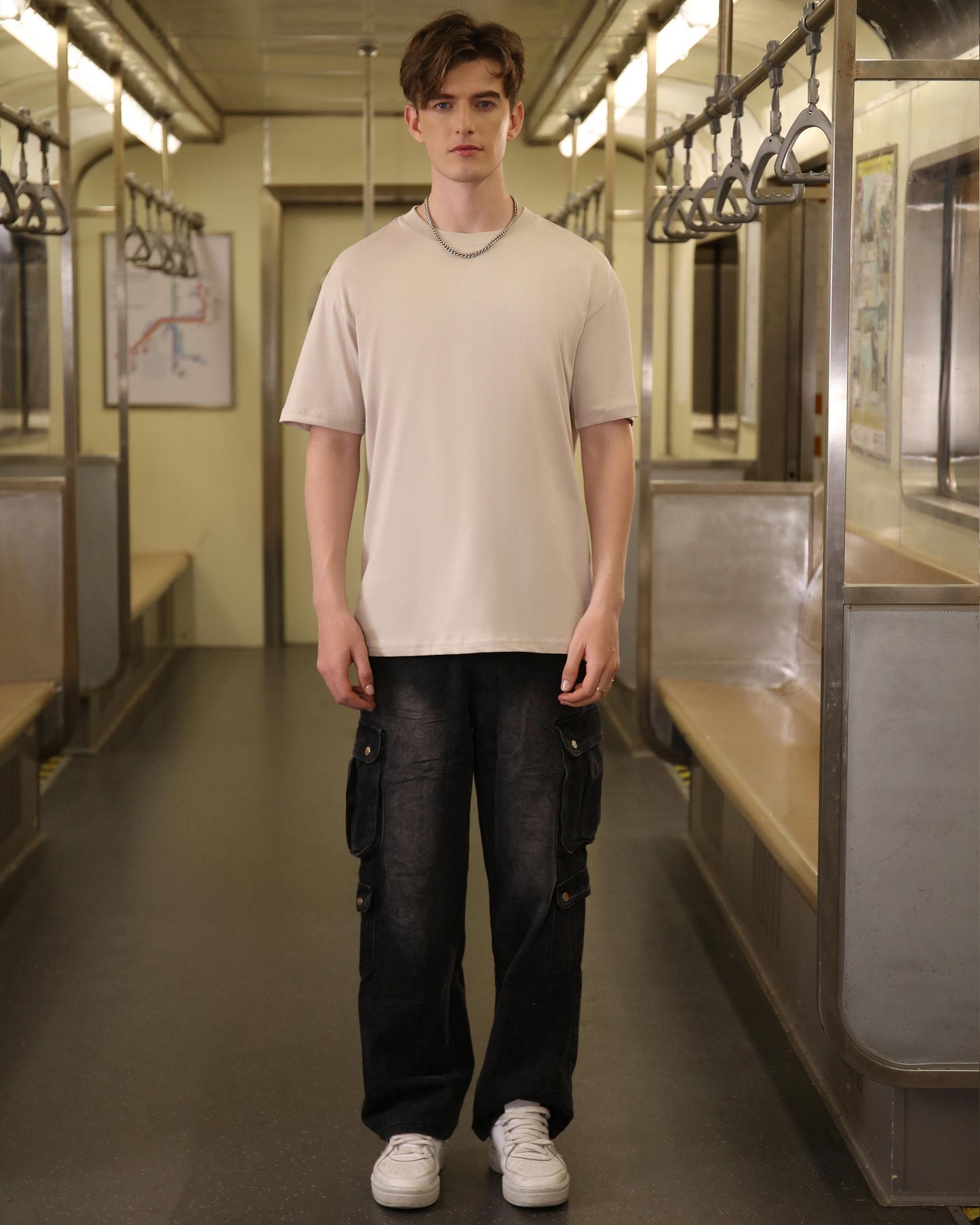 Logeqi Oversize T-Shirt in solid color casual tee style, perfect for everyday wear