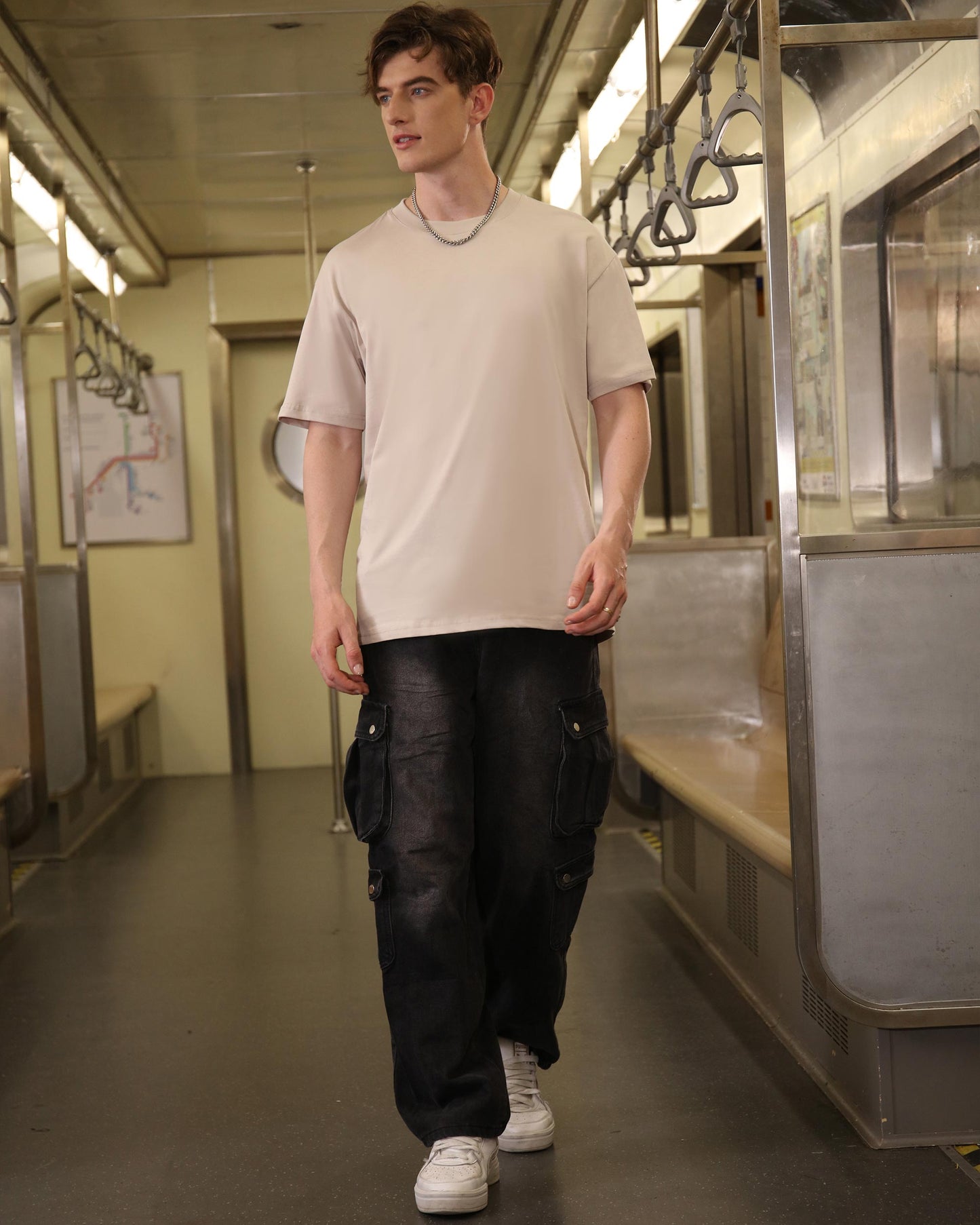 Logeqi Oversize T-Shirt in Beige, a solid color casual tee for a relaxed urban style