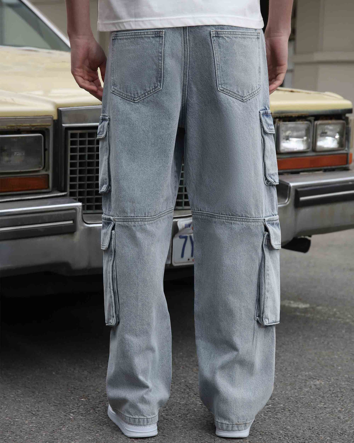 Logeqi comfortable baggy jeans for men in light gray denim with cargo pockets and relaxed fit