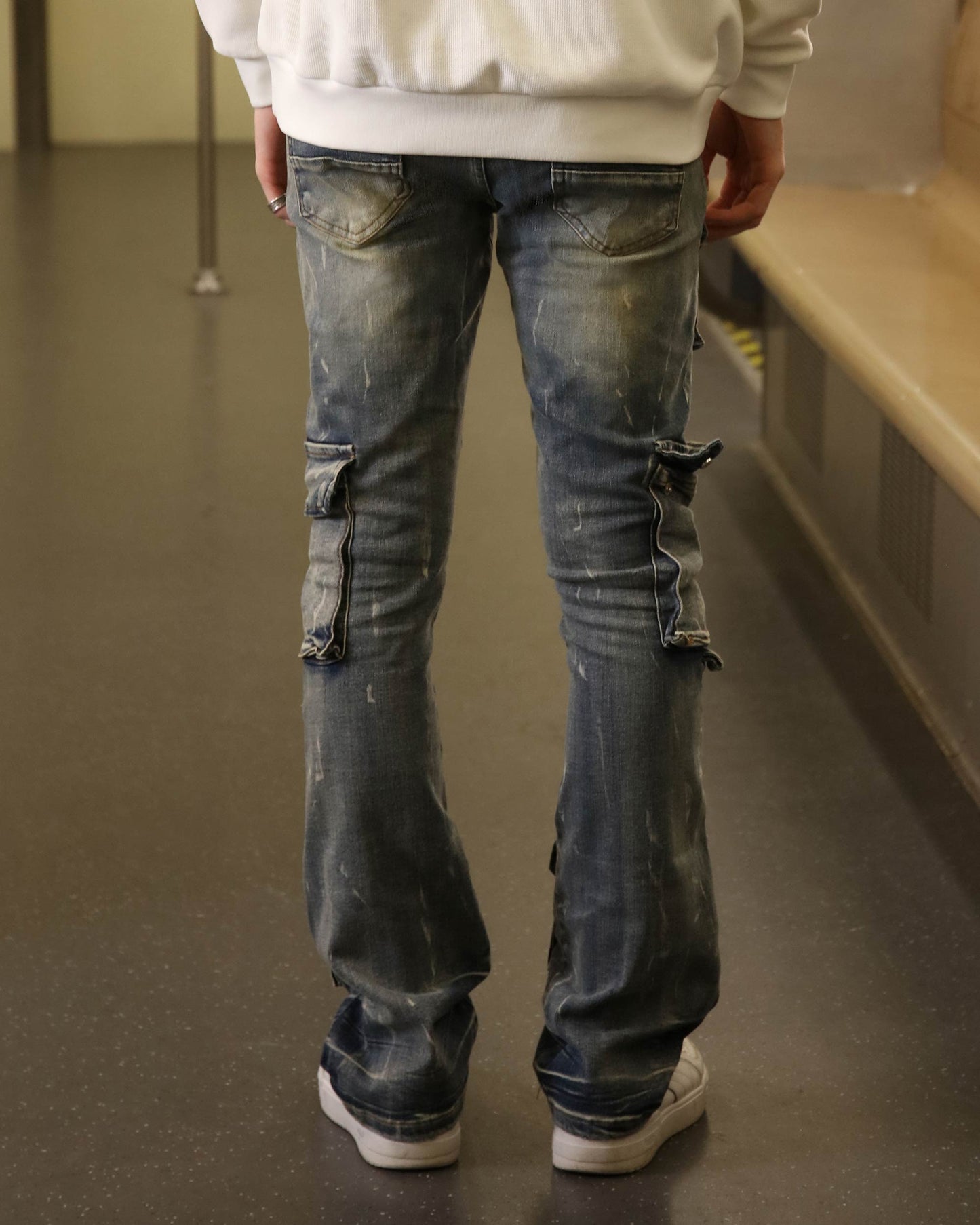 Logeqi dark wash cargo jeans featuring a stylish design with practical pockets for everyday wear