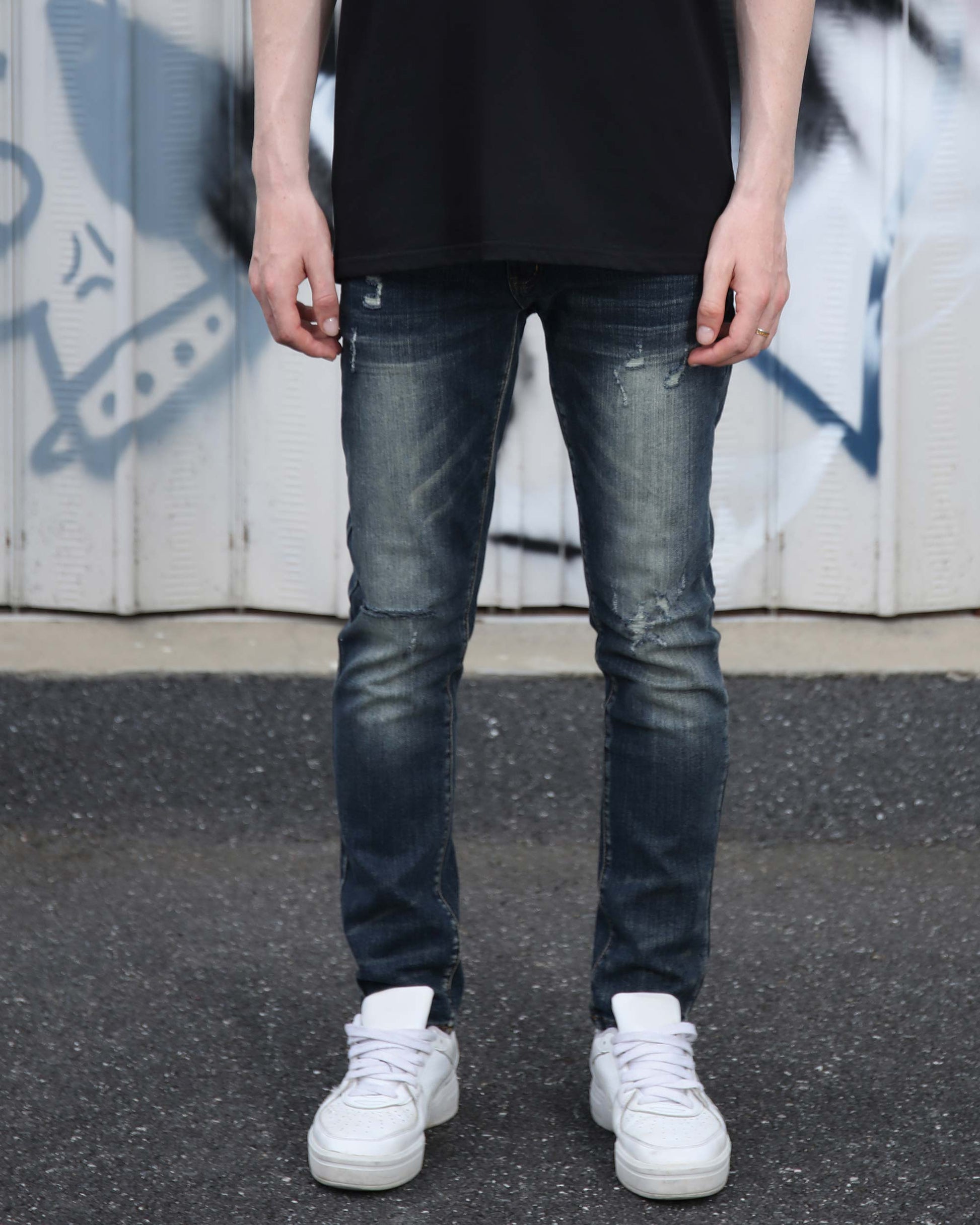Logeqi slim fit ripped jeans men in dark wash worn with white sneakers and black shirt
