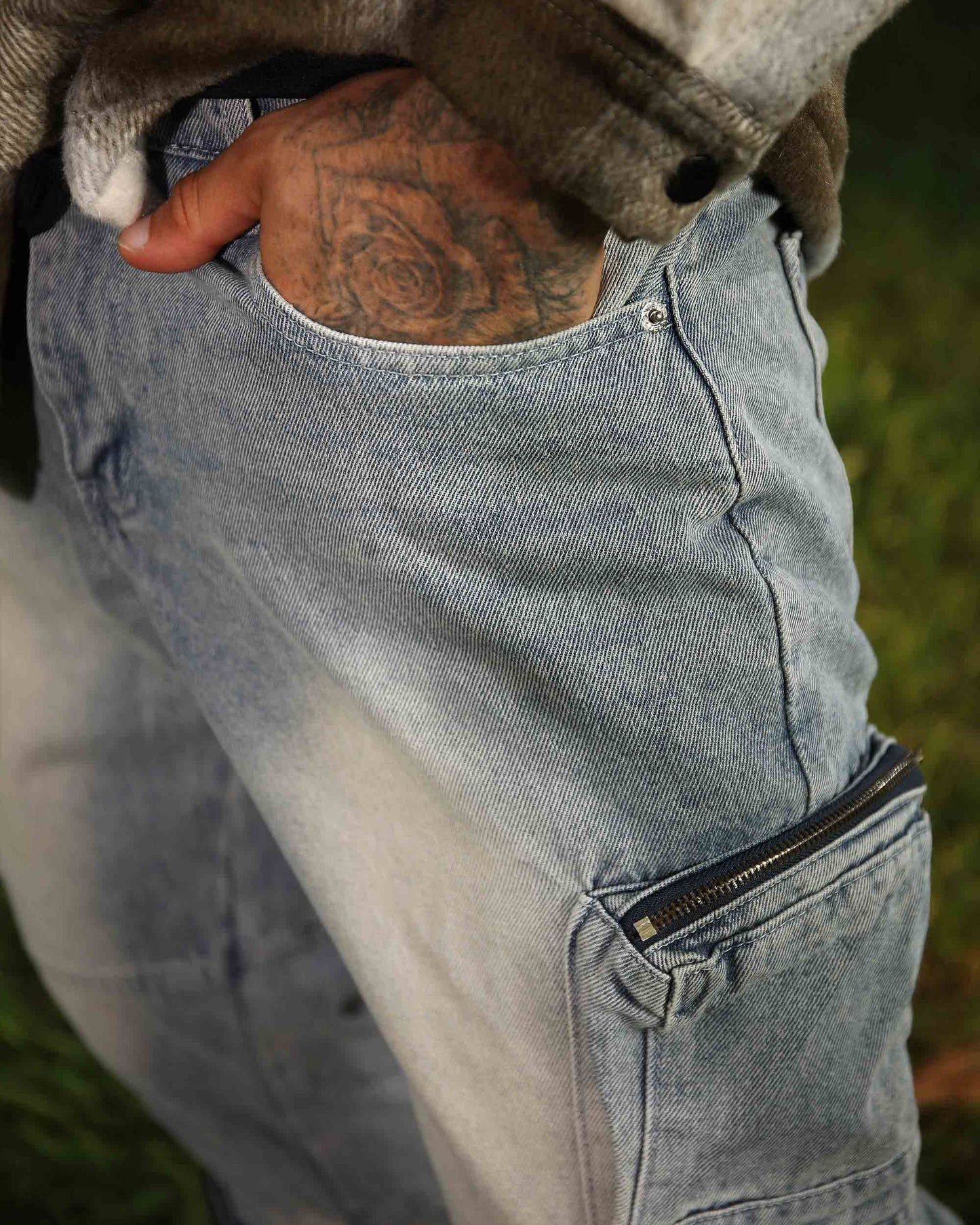 Logeqi distressed cargo jeans in light blue denim with side zipper pocket detail