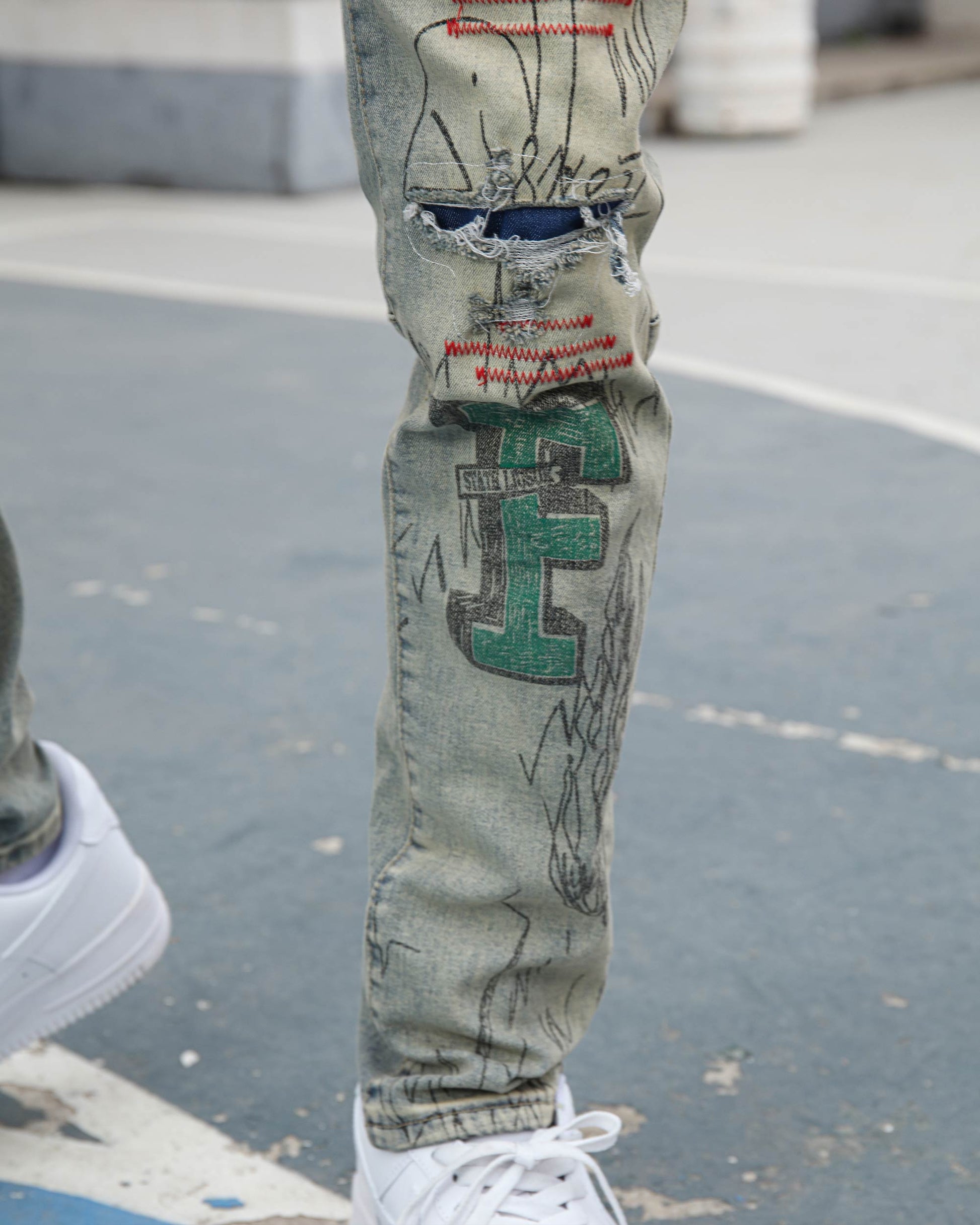 Logeqi graffiti ripped jeans featuring unique designs and distressed detailing on the legs