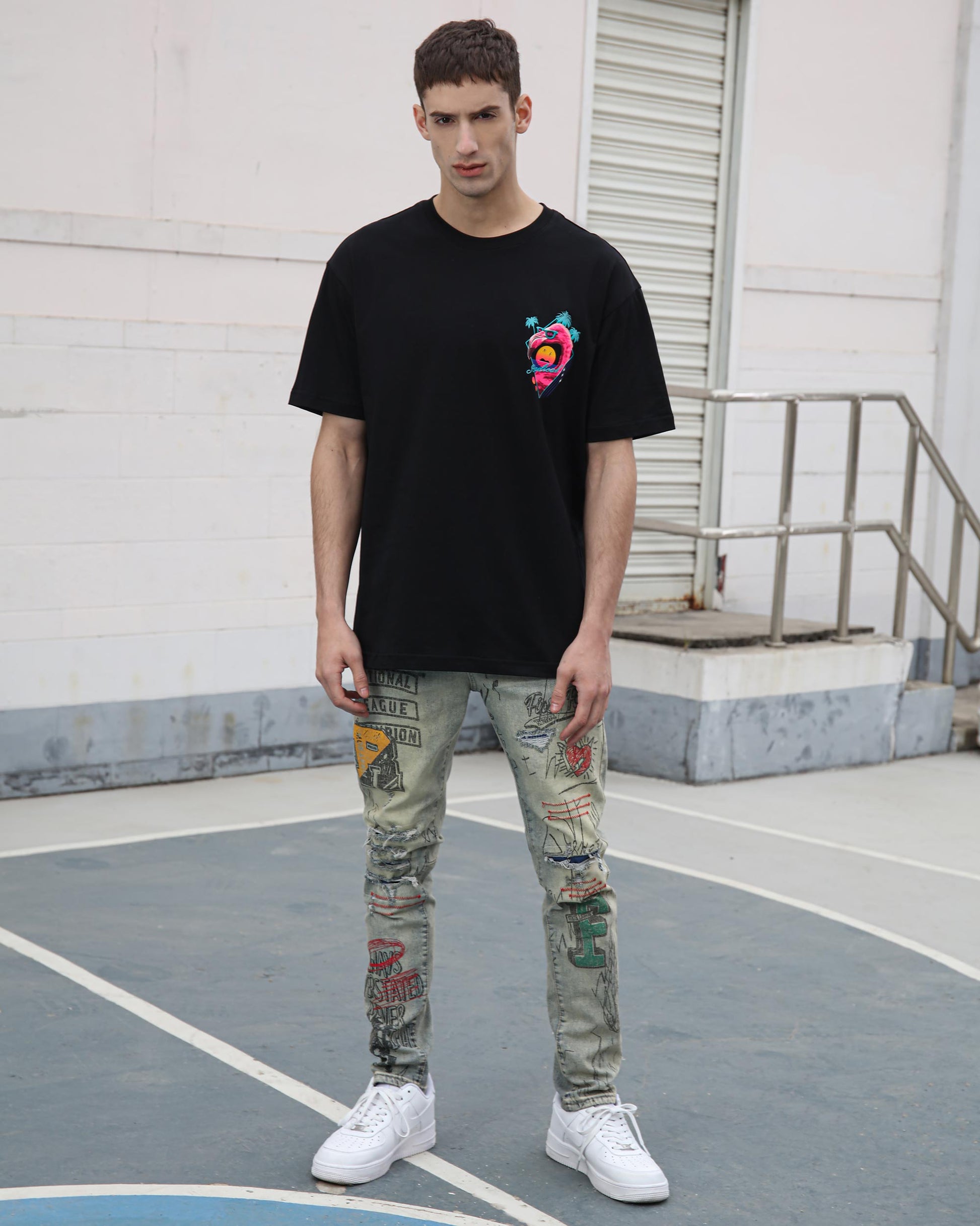Logeqi graffiti ripped jeans featuring colorful designs and a trendy fit for casual street style