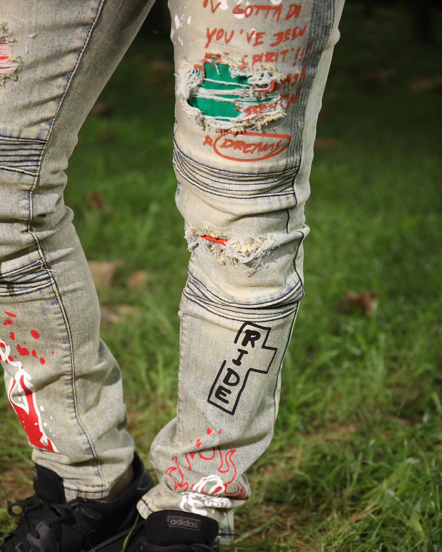 Logeqi hip-hop distressed jeans featuring unique artistic designs and stylish rips for a trendy look