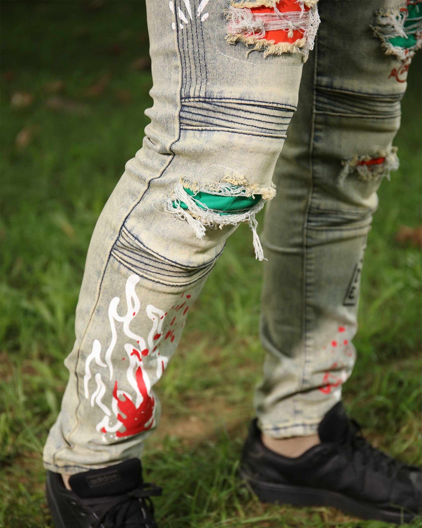 Logeqi hip-hop distressed jeans featuring unique embroidered designs and stylish distressed detailing