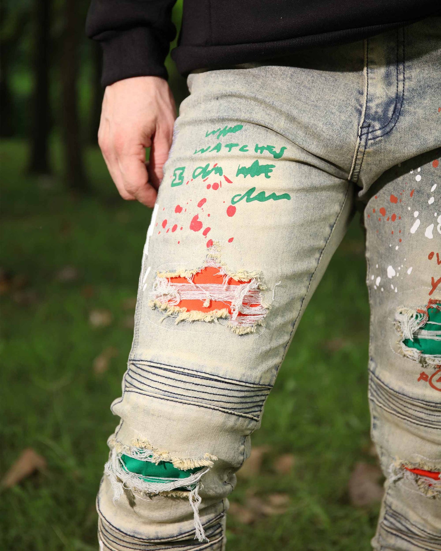 Logeqi hip-hop distressed jeans with unique graffiti design and ripped details for a trendy look