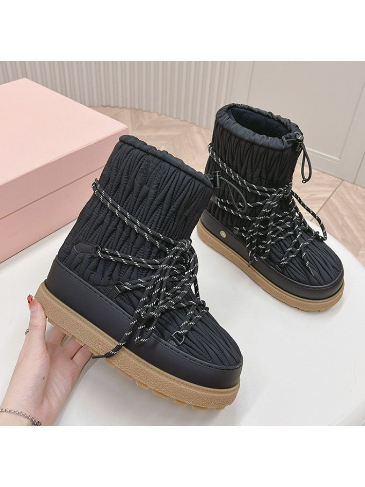 Wholesale7 black lambswool snow boots with thick sole and patterned laces for winter warmth