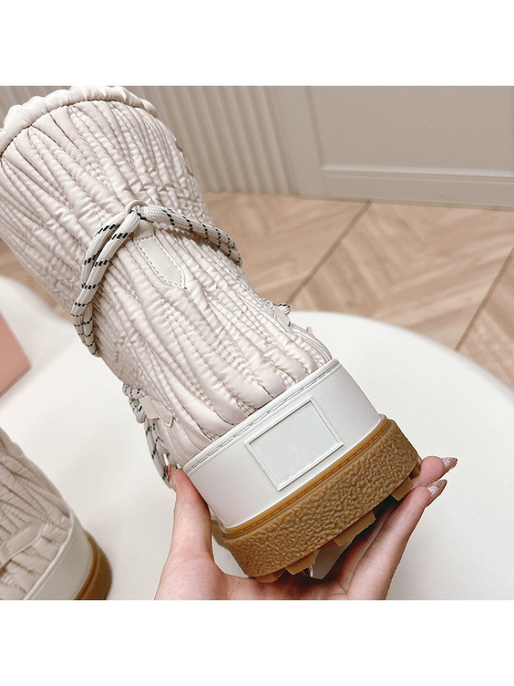 Wholesale7 lambswool snow boots in white with textured upper and brown rubber sole