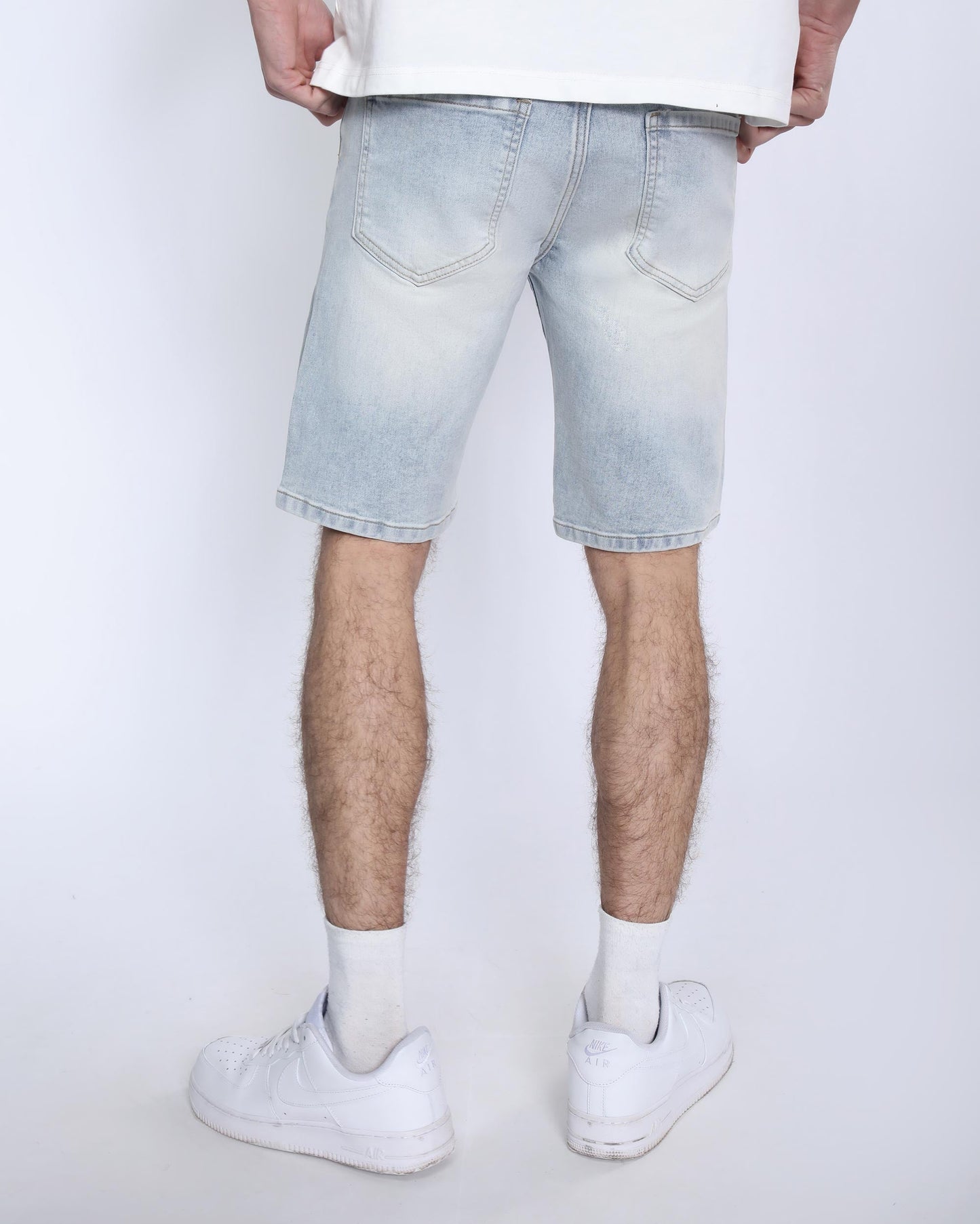 Logeqi light wash denim shorts for men with a relaxed fit and classic five-pocket design