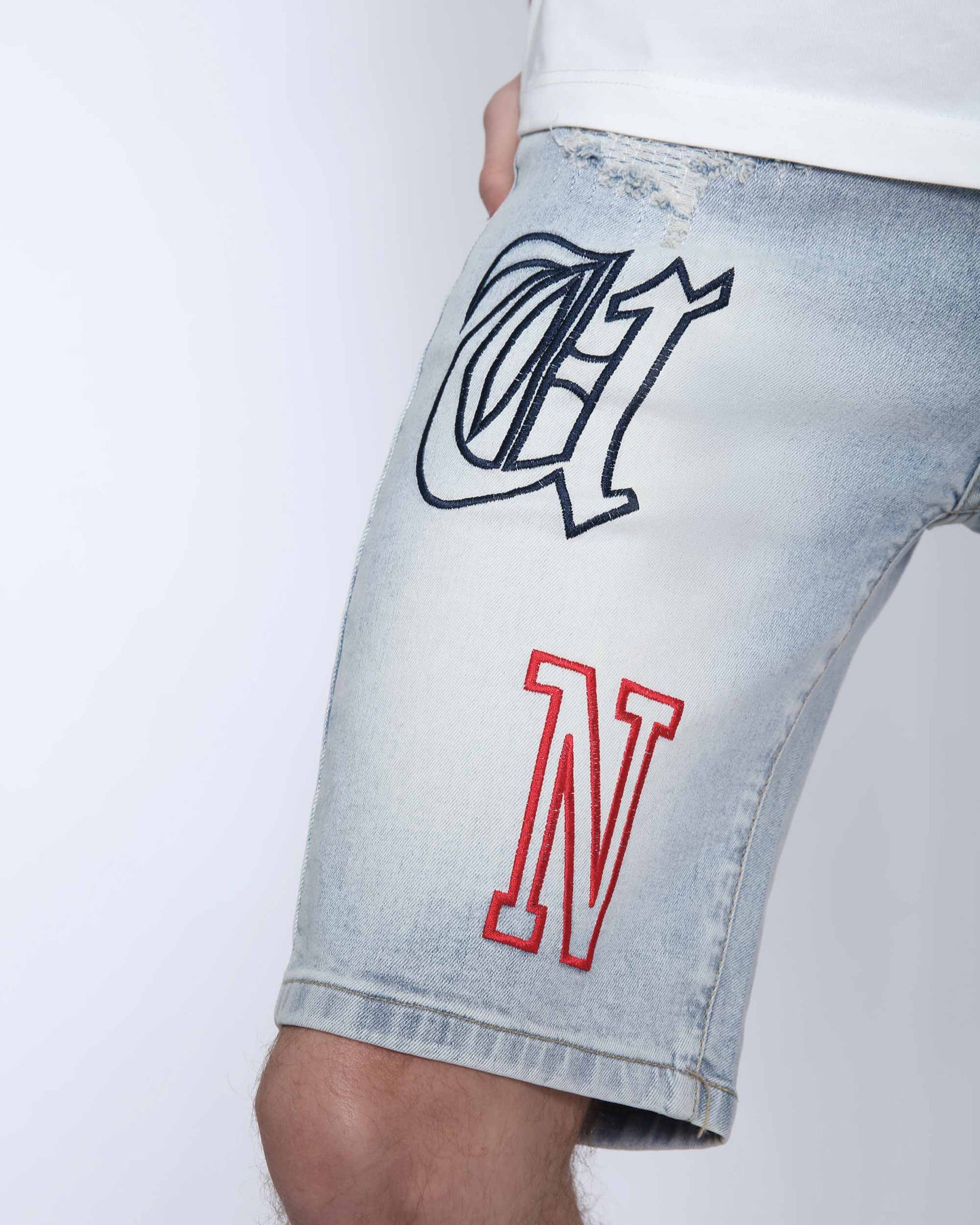 Logeqi light wash denim shorts featuring colorful embroidered patches for a trendy look
