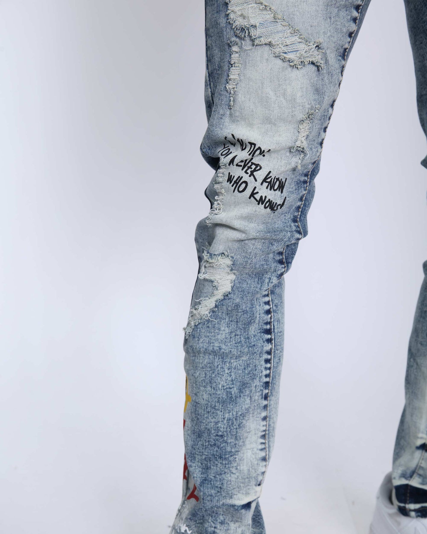 Logeqi light wash ripped jeans with distressed details and graphic prints for a trendy look