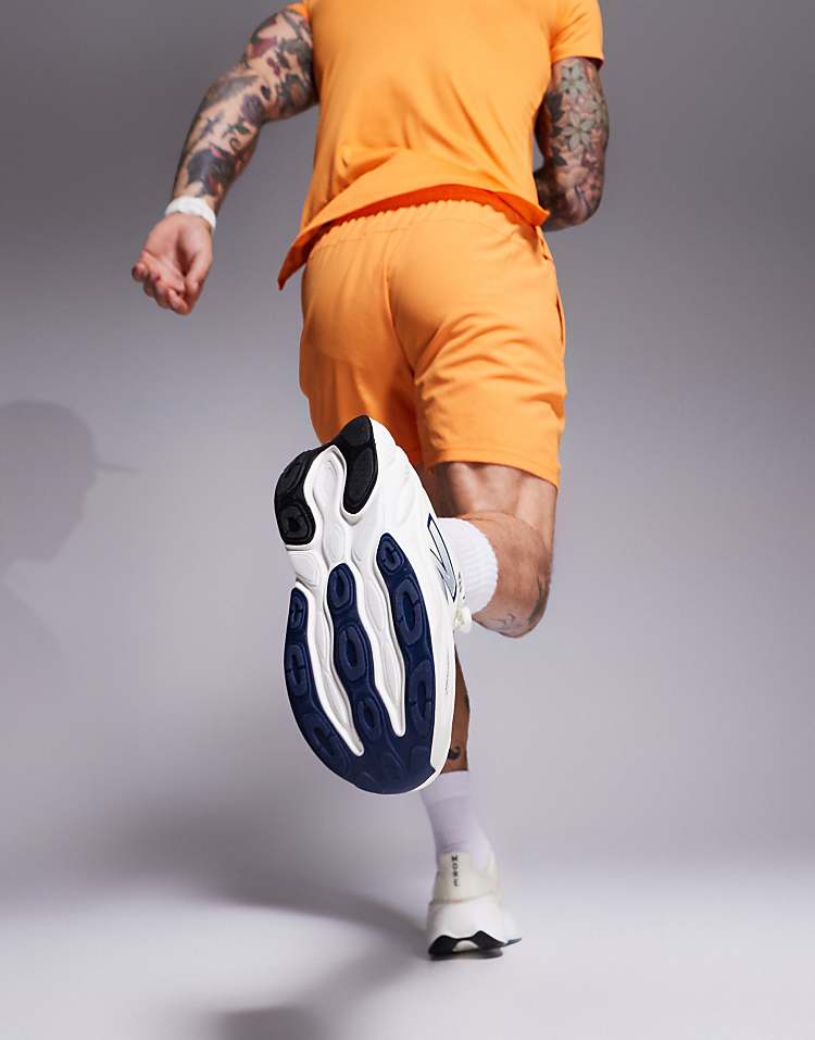 Man running wearing New Balance running shoes with white and navy sole from Modan Online