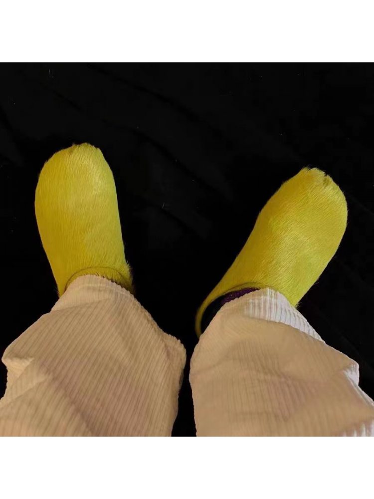 Wholesale7 pink flat heel slippers worn with light beige pants on black background